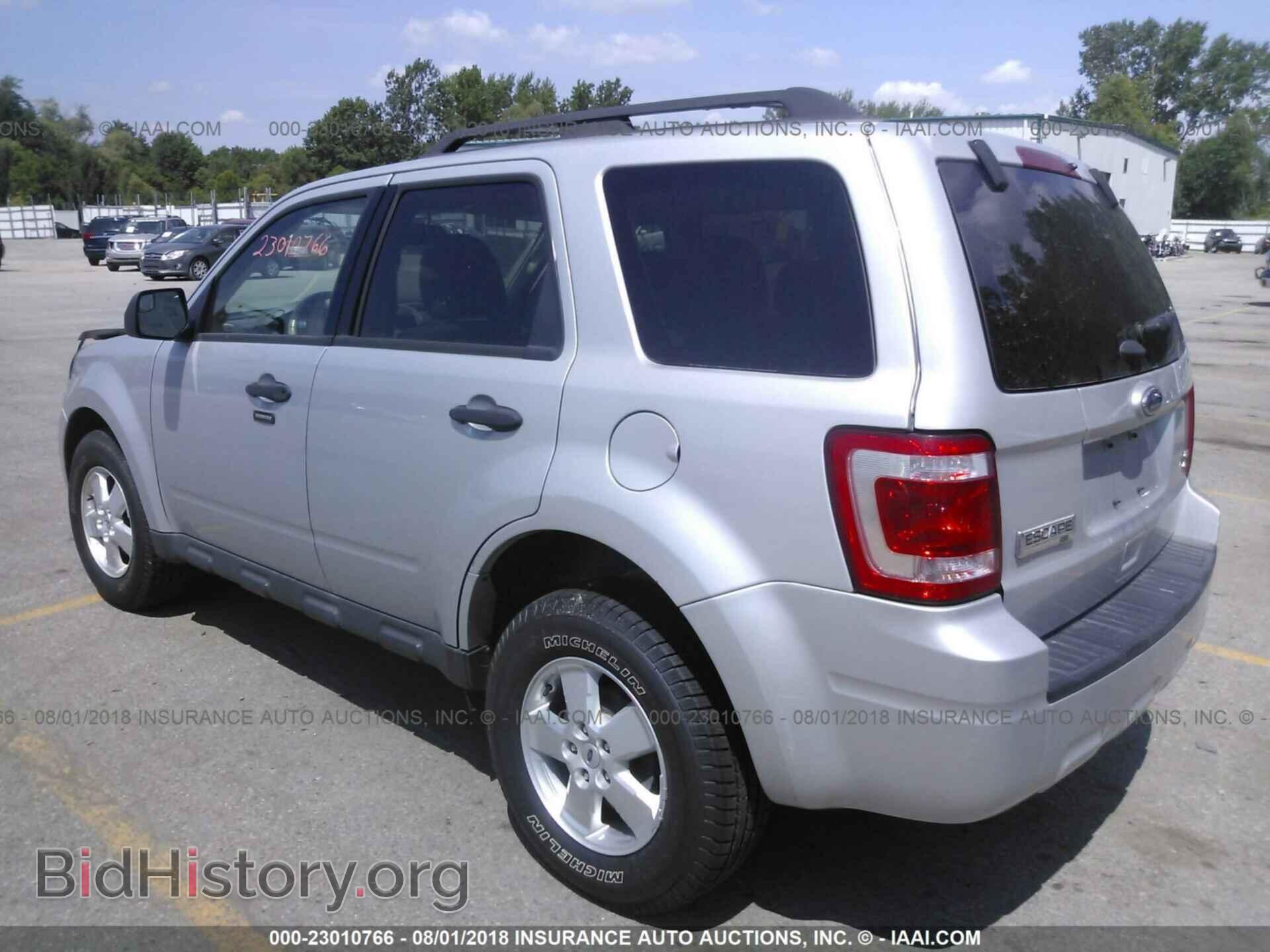 2011 Ford Escape - VIN: 1FMCU0DG1BKC27709 - Photo 3