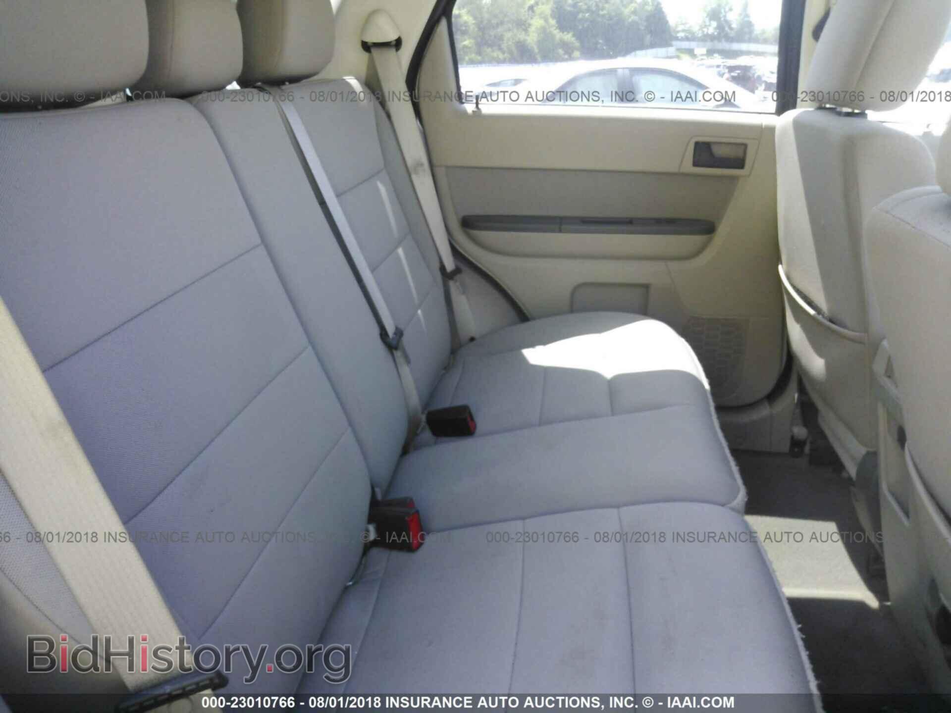 2011 Ford Escape - VIN: 1FMCU0DG1BKC27709 - Photo 8