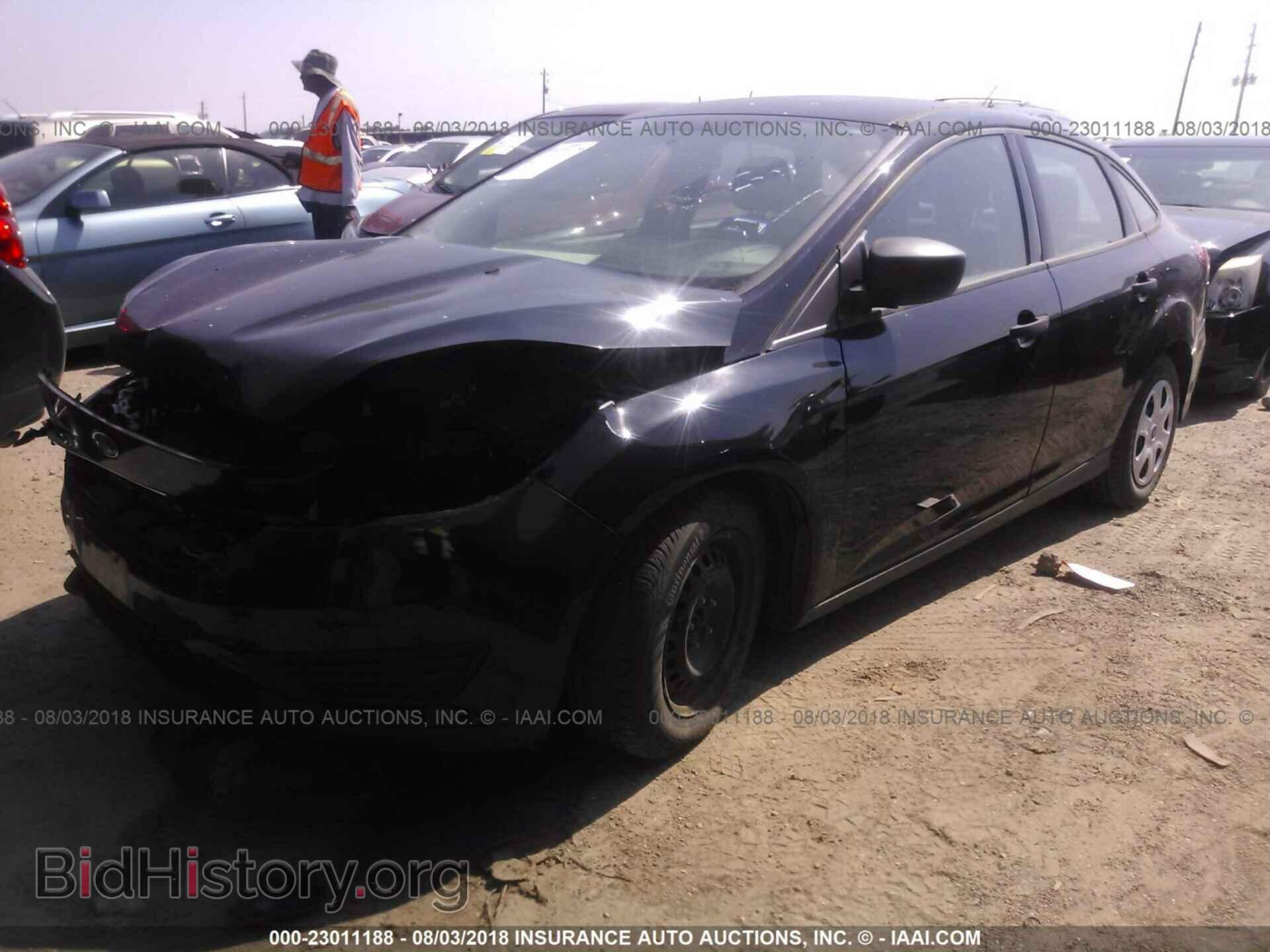 2016 Ford Focus - VIN: 1FADP3E24GL305685 - Photo 2