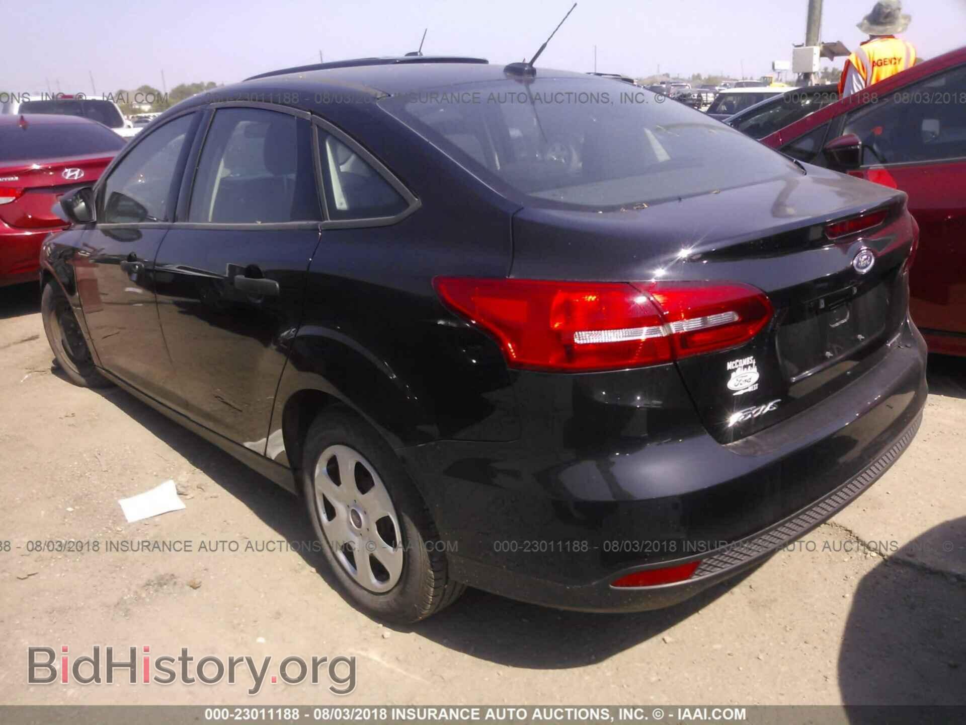 2016 Ford Focus - VIN: 1FADP3E24GL305685 - Photo 3