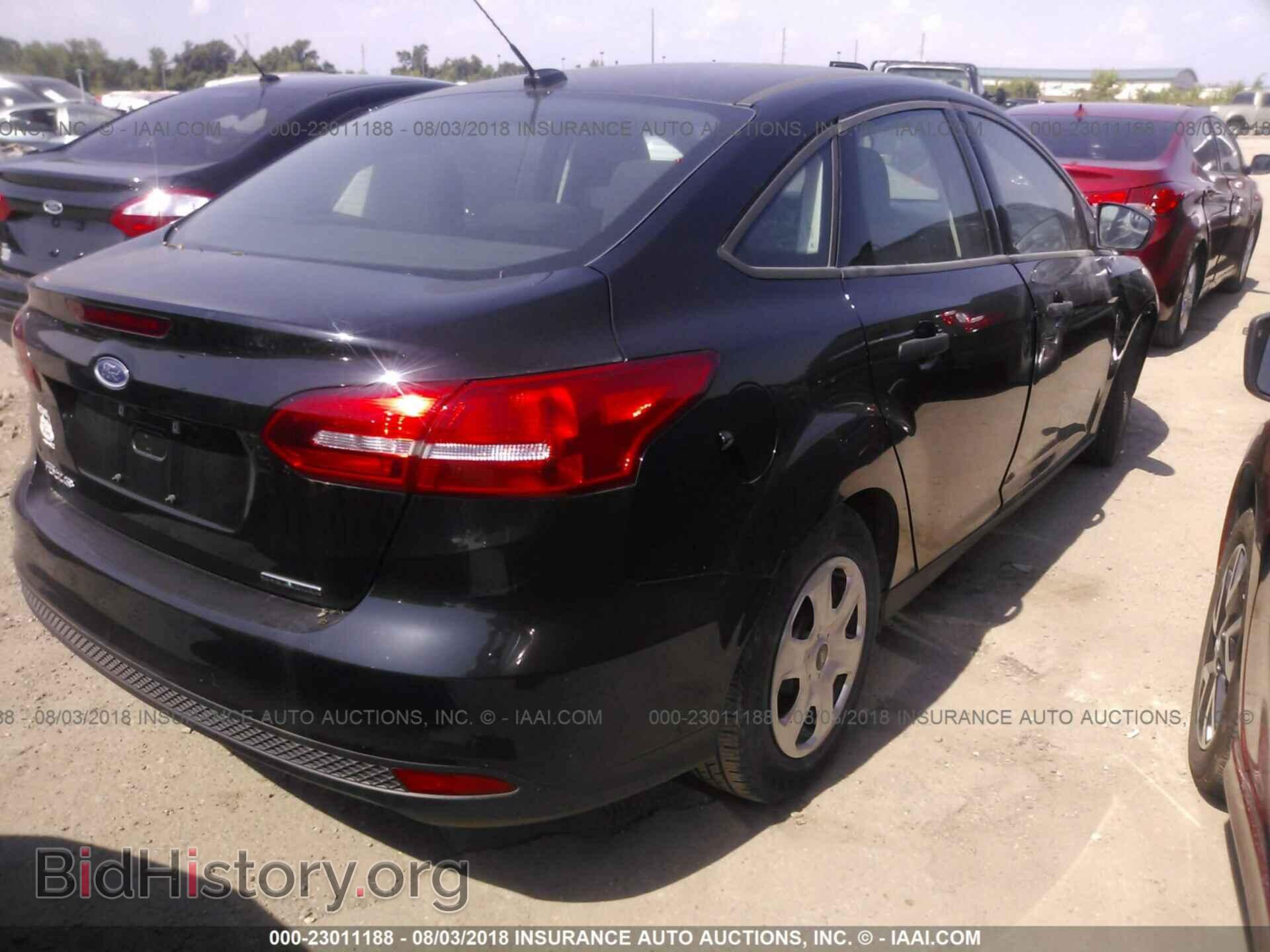 2016 Ford Focus - VIN: 1FADP3E24GL305685 - Photo 4
