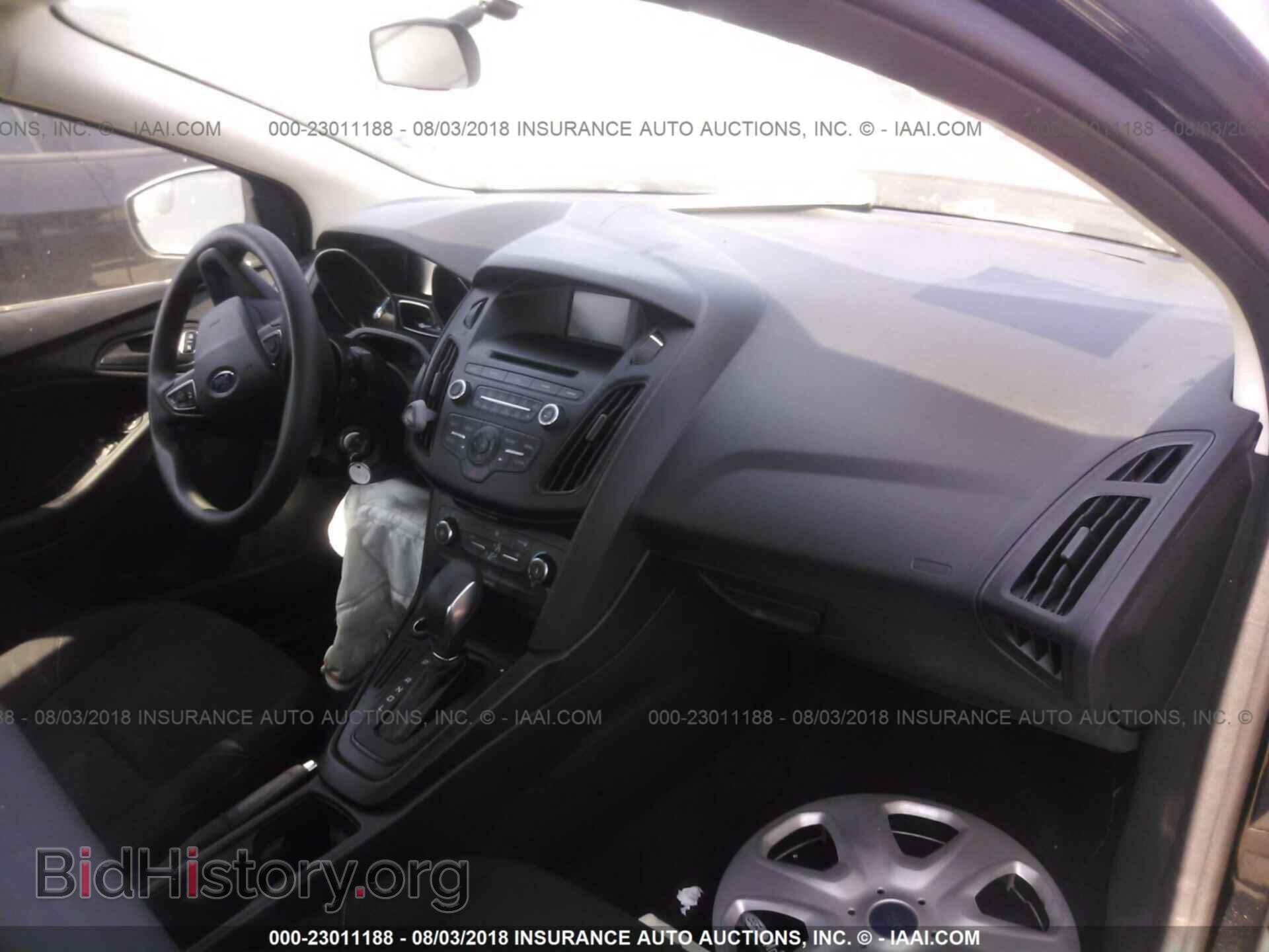 2016 Ford Focus - VIN: 1FADP3E24GL305685 - Photo 5
