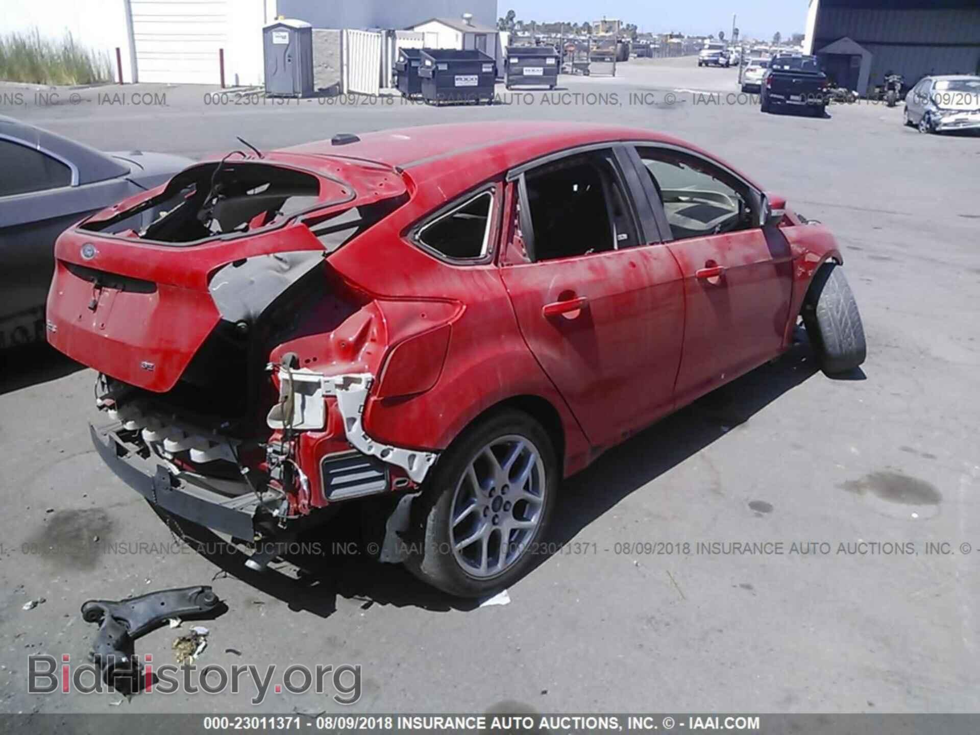 2015 Ford Focus - VIN: 1FADP3K26FL386157 - Photo 4