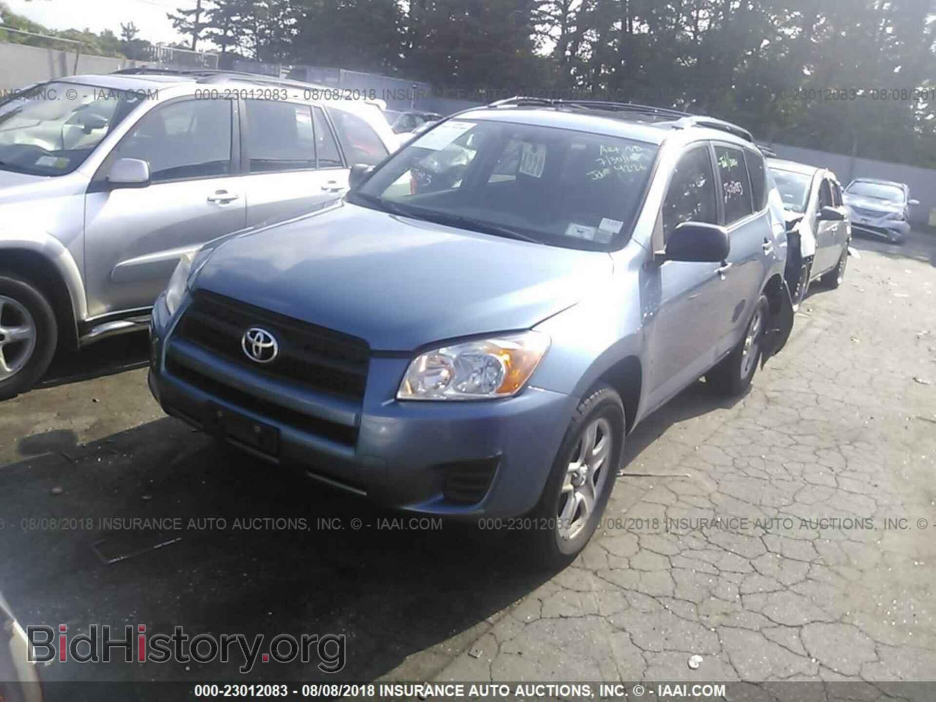2011 Toyota Rav4 - VIN: 2T3BF4DV5BW137471 - Photo 2