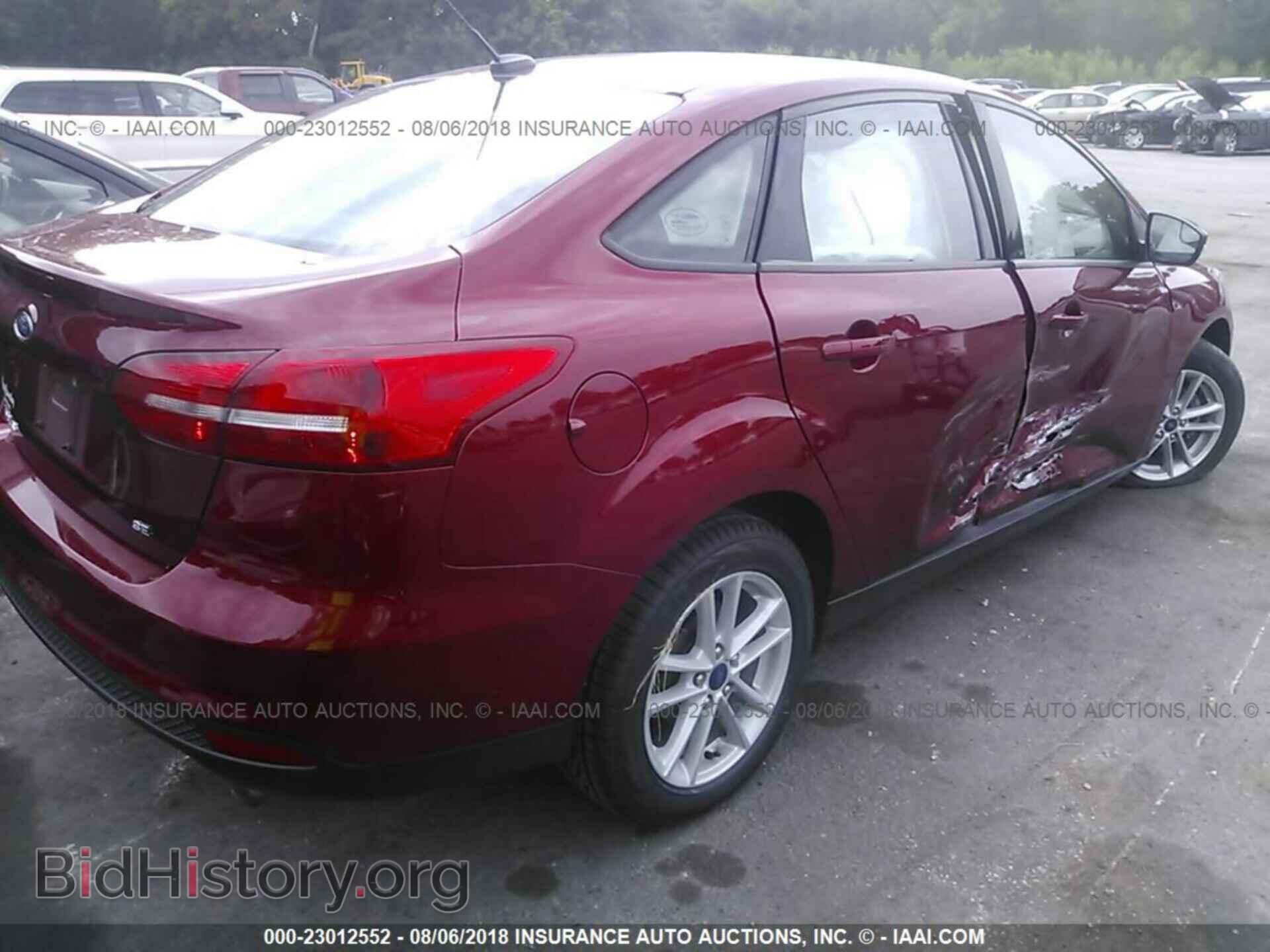 2017 Ford Focus - VIN: 1FADP3F25HL244833 - Фото 4