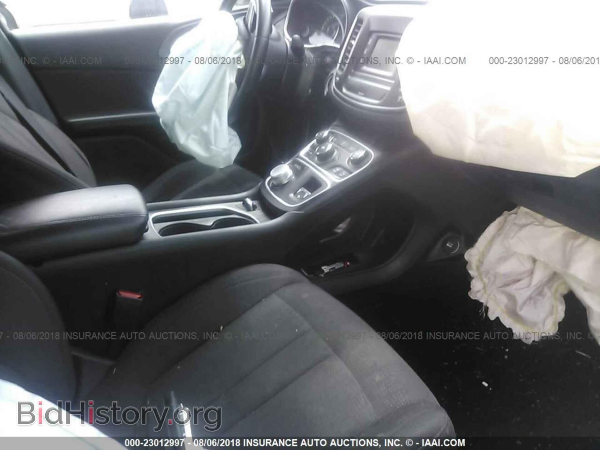 2015 Chrysler 200 - VIN: 1C3CCCABXFN676008 - Photo 5