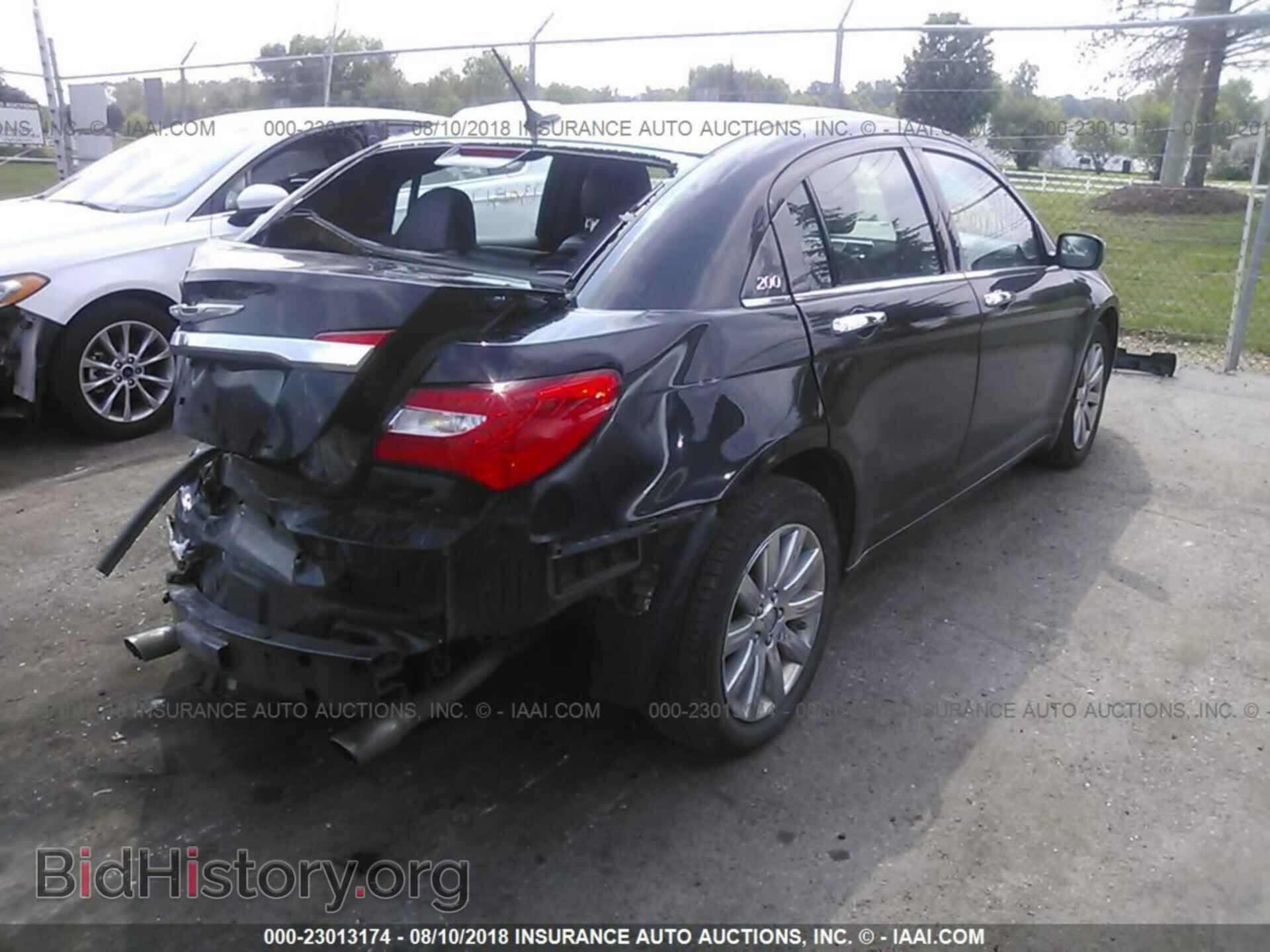 2014 Chrysler 200 - VIN: 1C3CCBCG0EN158653 - Photo 4