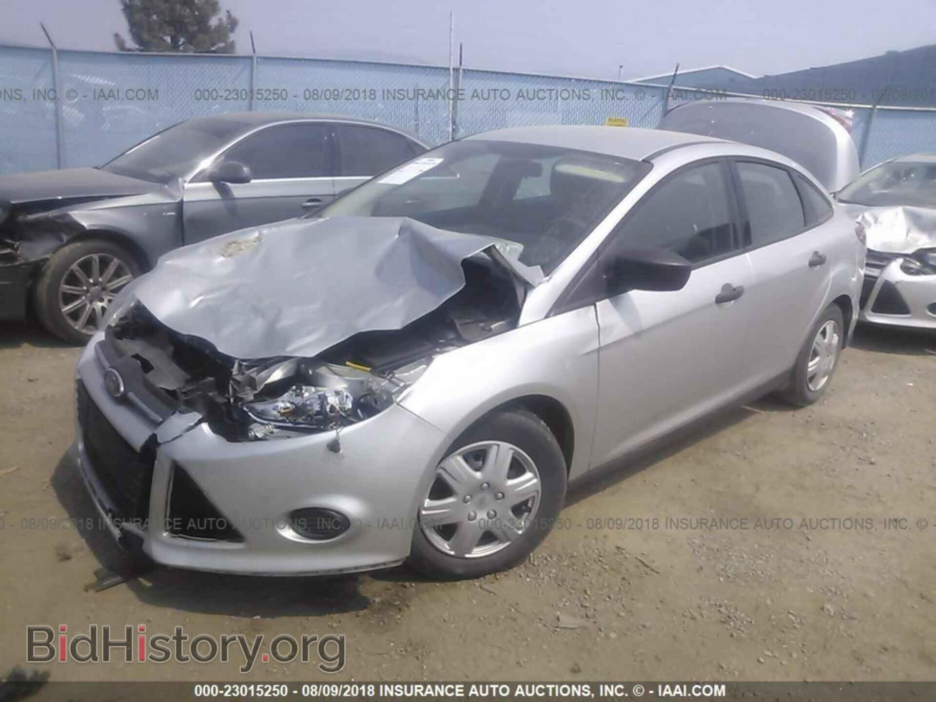 2012 Ford Focus - VIN: 1FAHP3E2XCL222757 - Photo 2