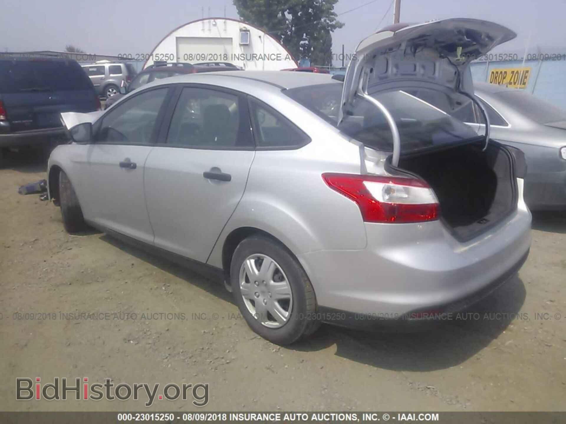 2012 Ford Focus - VIN: 1FAHP3E2XCL222757 - Photo 3