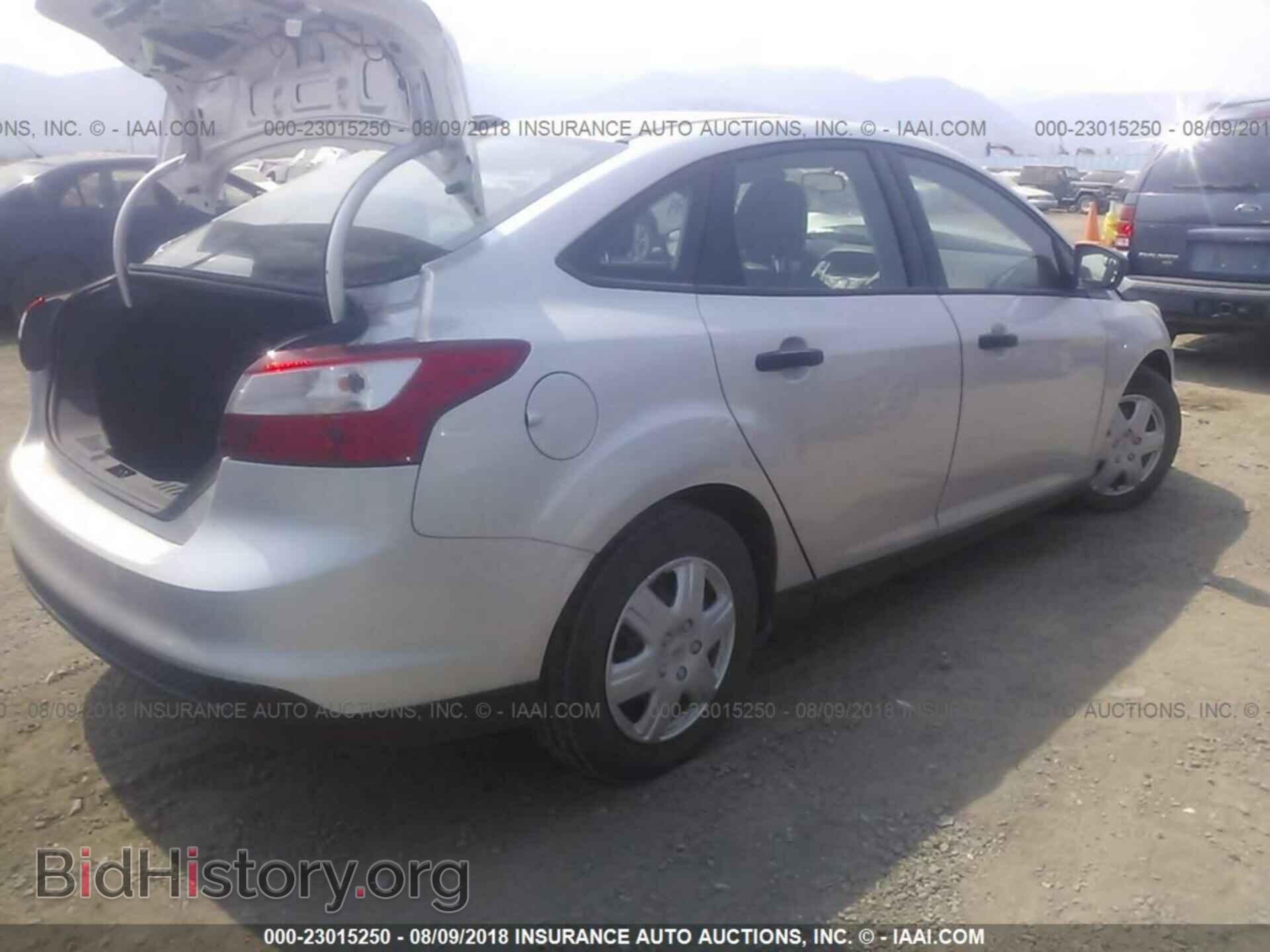 2012 Ford Focus - VIN: 1FAHP3E2XCL222757 - Photo 4