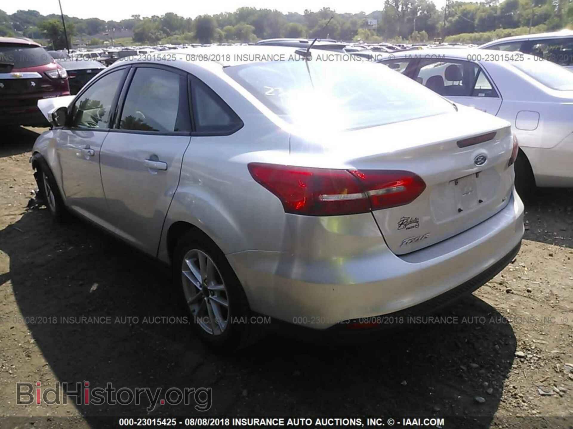 2016 Ford Focus - VIN: 1FADP3F22GL290408 - Photo 3