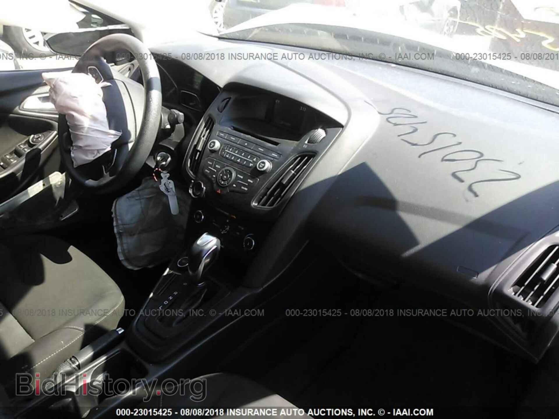 2016 Ford Focus - VIN: 1FADP3F22GL290408 - Photo 5