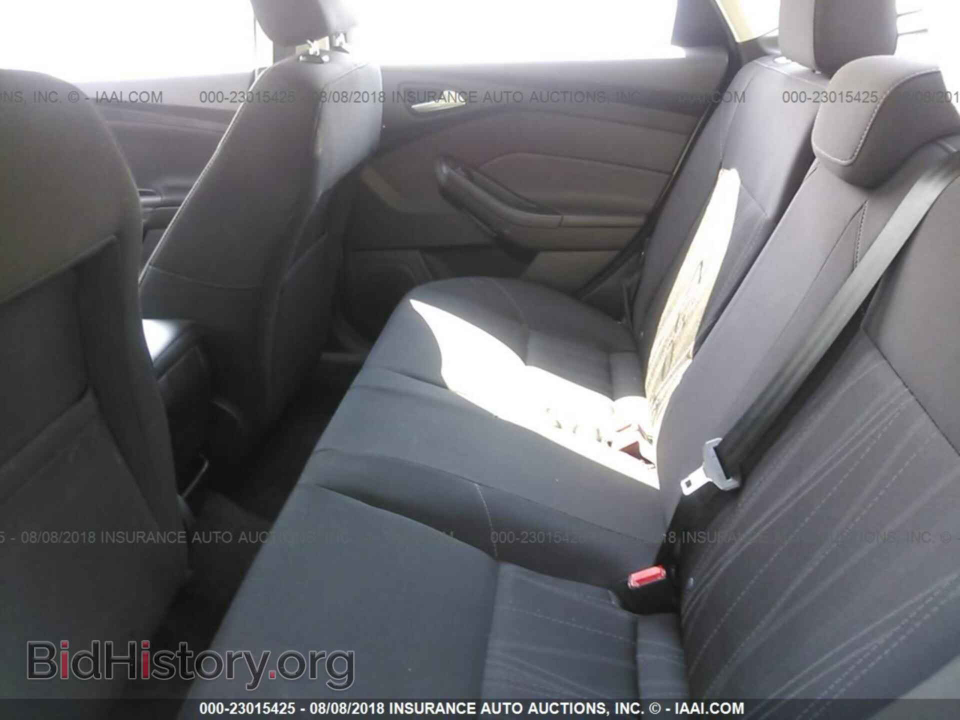 2016 Ford Focus - VIN: 1FADP3F22GL290408 - Photo 8