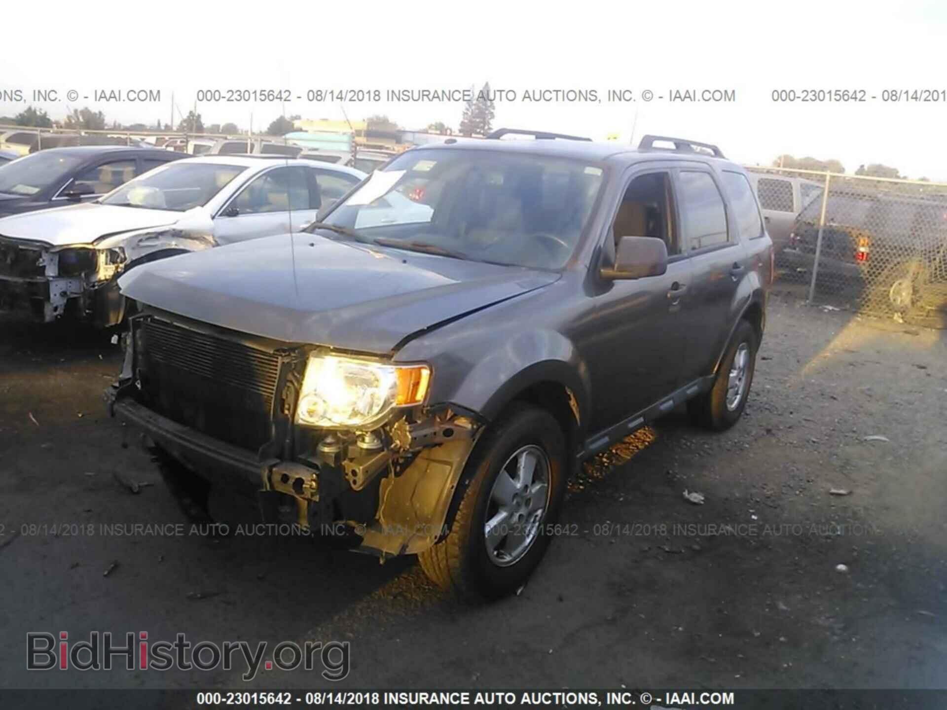 2012 Ford Escape - VIN: 1FMCU0DG2CKB06110 - Фото 2