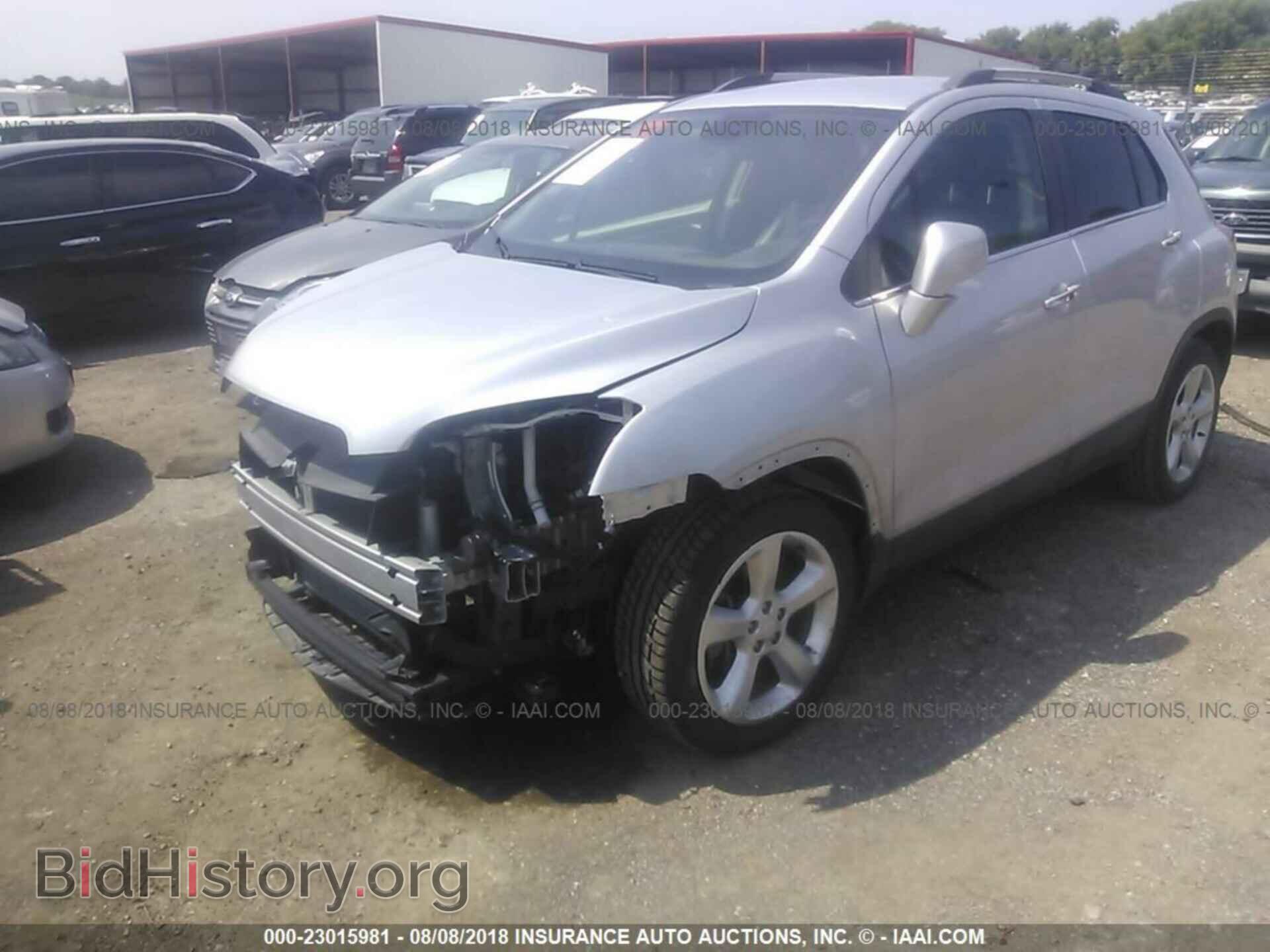 2016 Chevrolet Trax - VIN: 3GNCJMSB0GL167141 - Photo 2