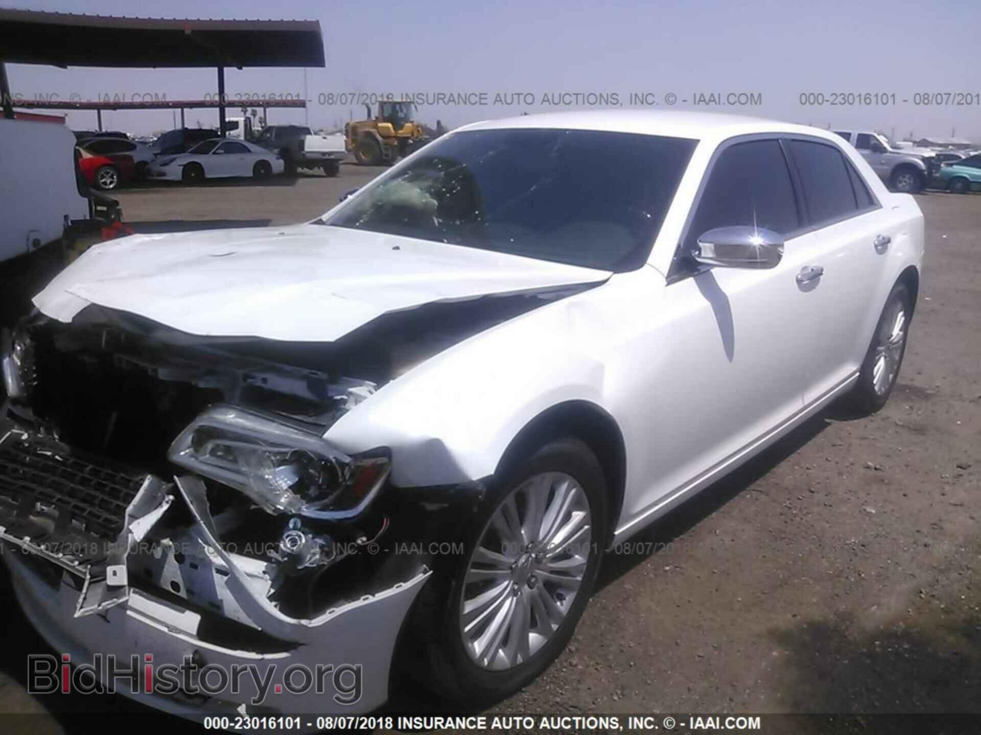 2013 Chrysler 300c - VIN: 2C3CCAKG1DH665502 - Фото 2