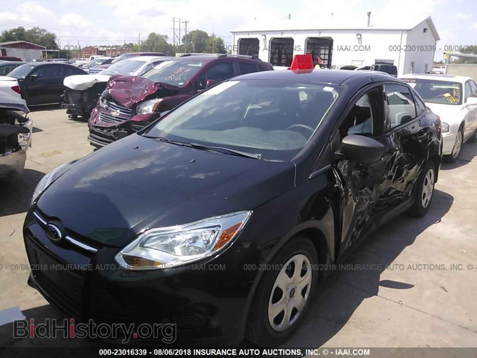2012 Ford Focus - VIN: 1FAHP3E20CL435460 - Фото 2
