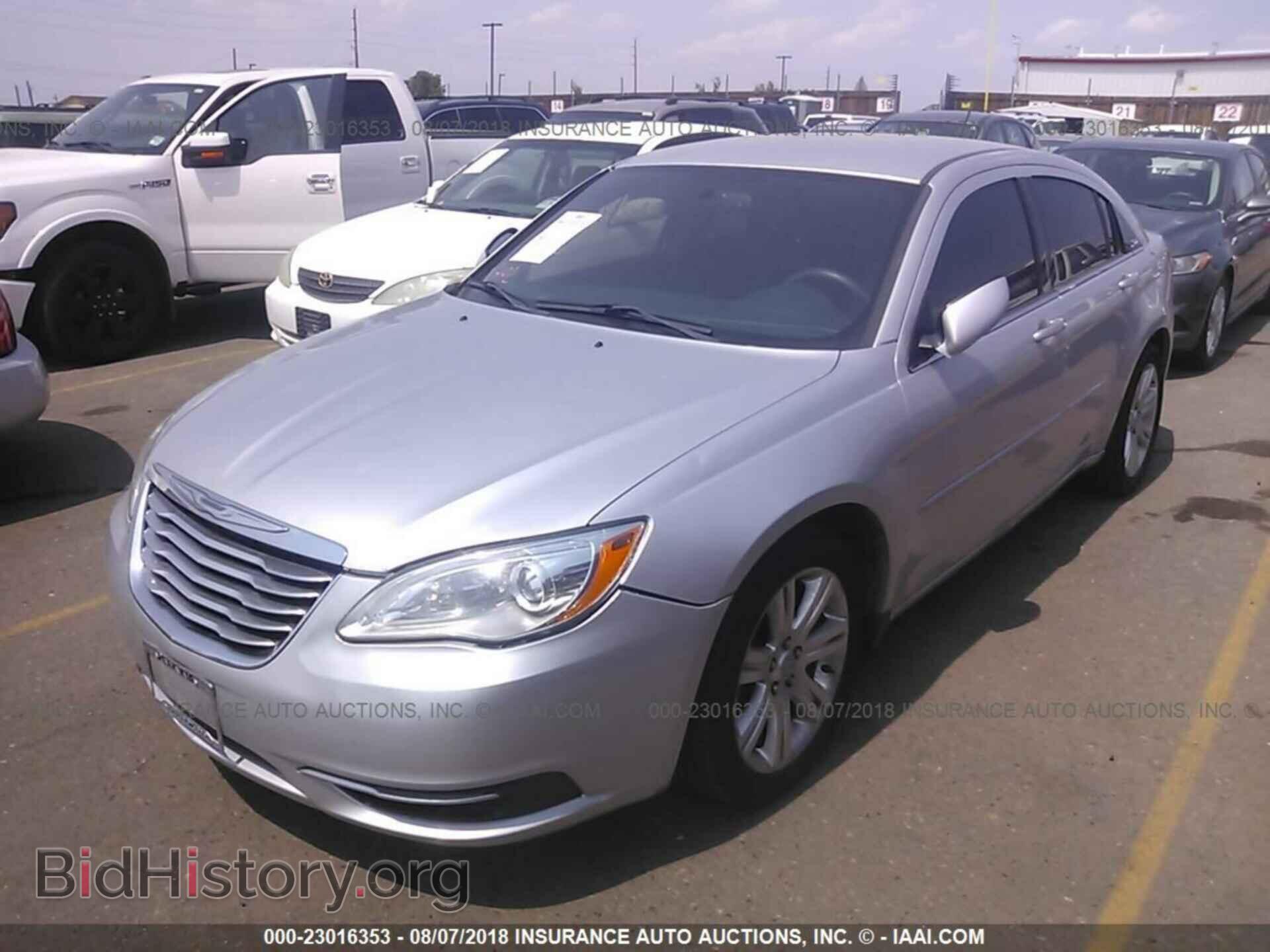 2012 Chrysler 200 - VIN: 1C3CCBAB3CN317489 - Фото 2