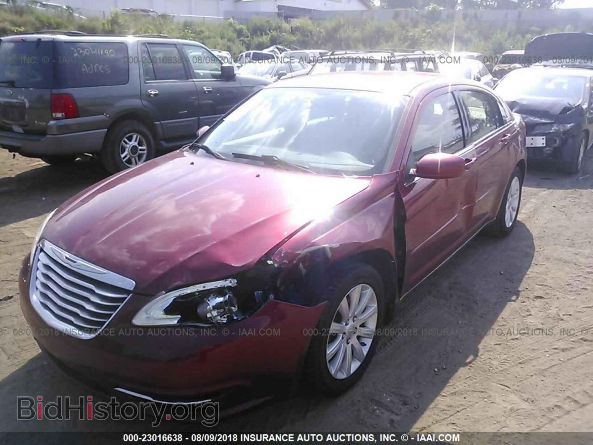 2013 Chrysler 200 - VIN: 1C3CCBBB6DN608522 - Фото 2
