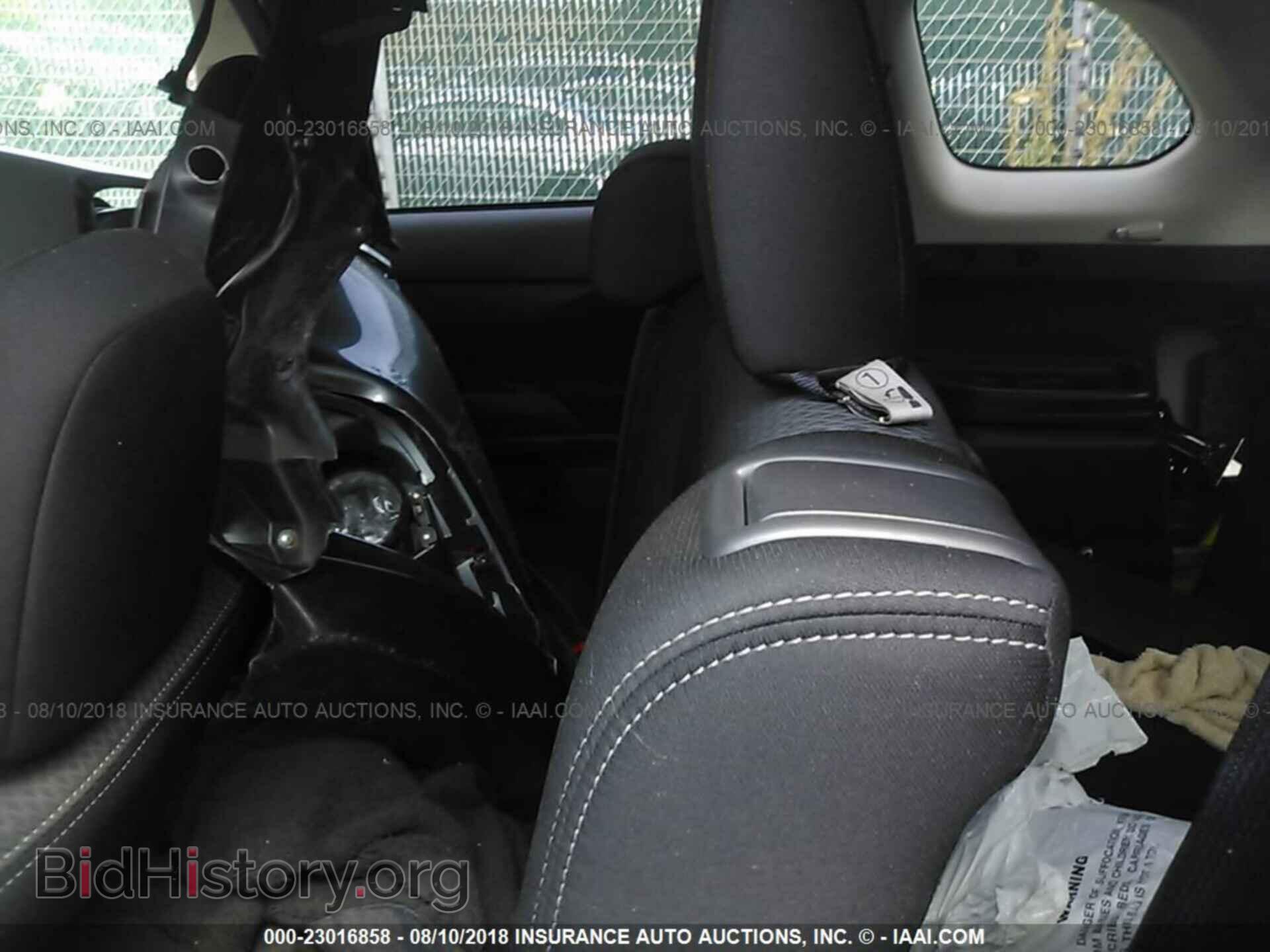 2017 Mitsubishi Outlander - VIN: JA4AZ2A31HZ014876 - Фото 8