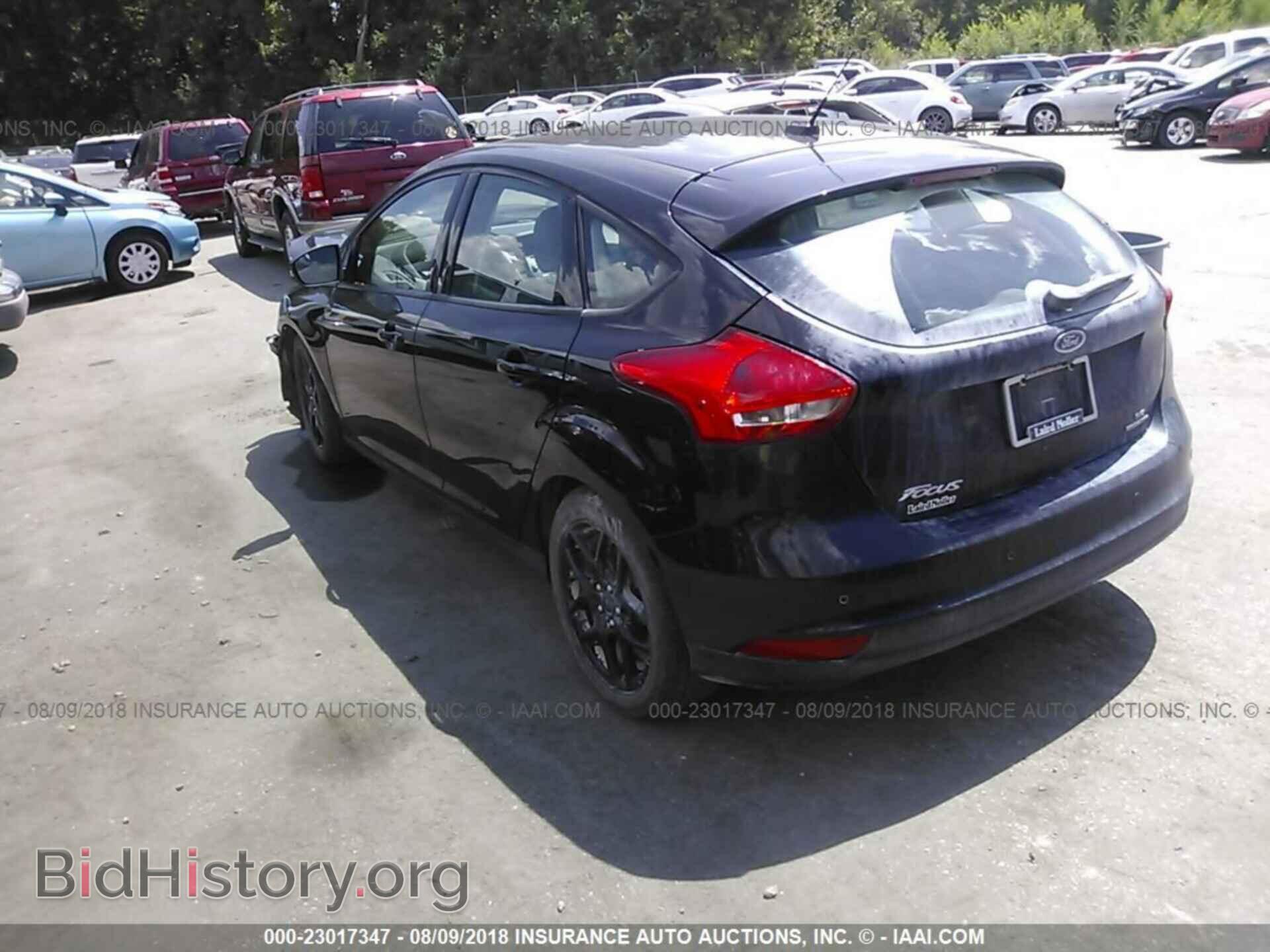 2016 Ford Focus - VIN: 1FADP3K21GL289045 - Photo 3