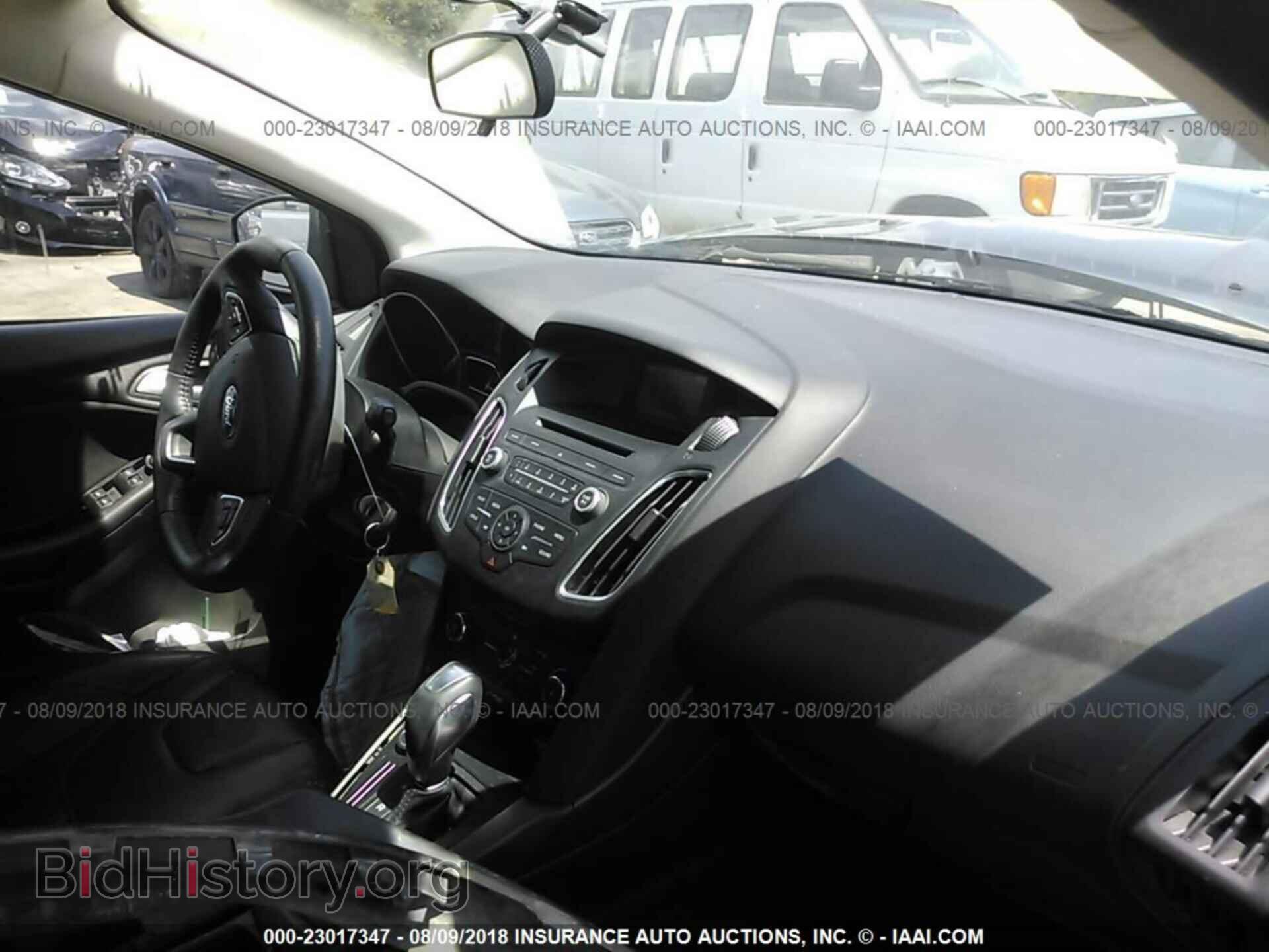 2016 Ford Focus - VIN: 1FADP3K21GL289045 - Photo 5