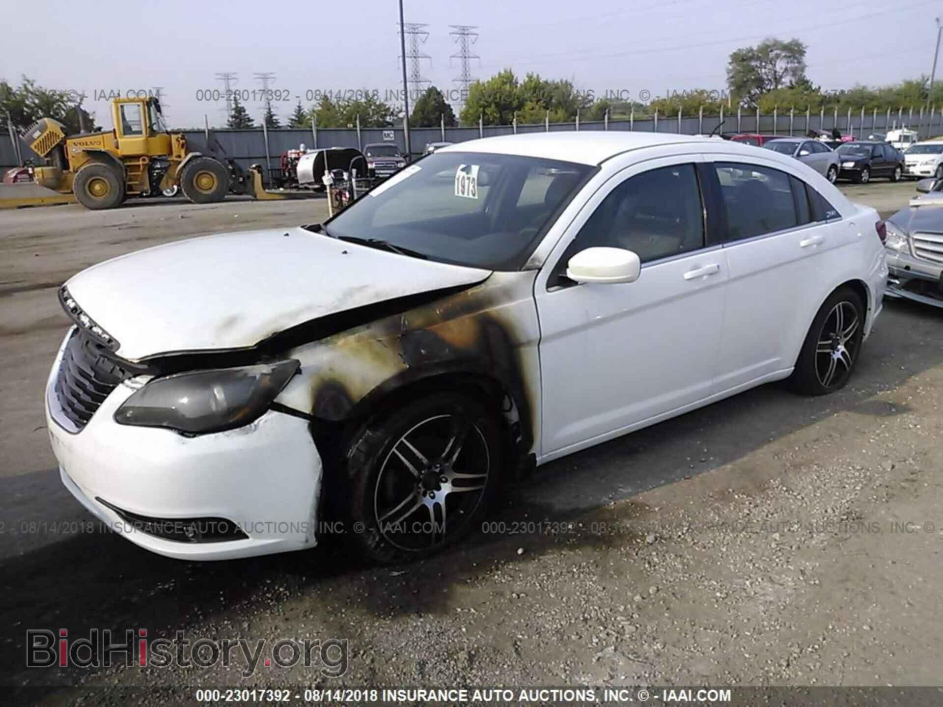 2013 Chrysler 200 - VIN: 1C3CCBCG1DN521136 - Photo 2