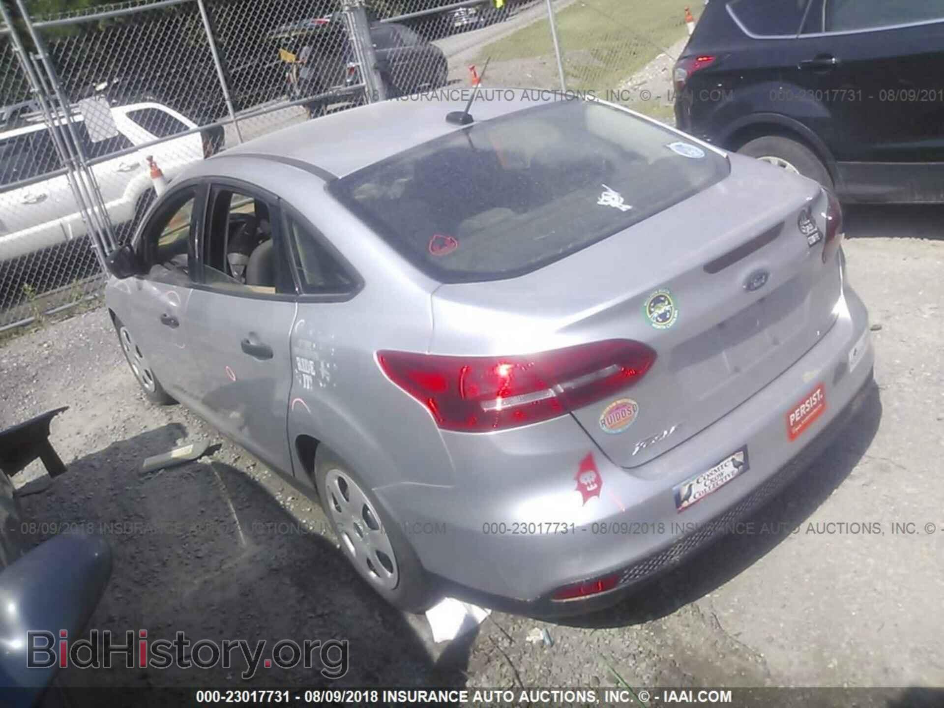 2016 Ford Focus - VIN: 1FADP3E23GL257869 - Фото 3