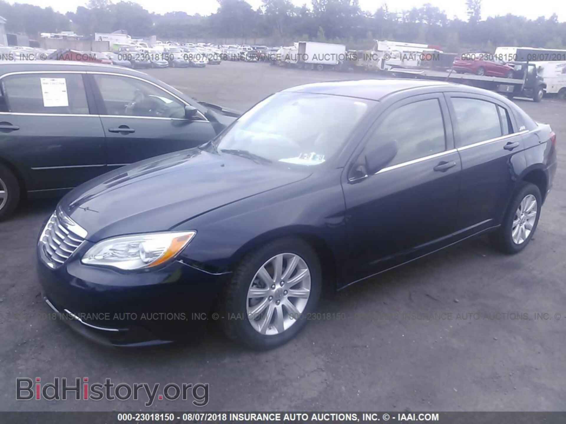 2013 Chrysler 200 - VIN: 1C3CCBBG9DN569419 - Фото 2