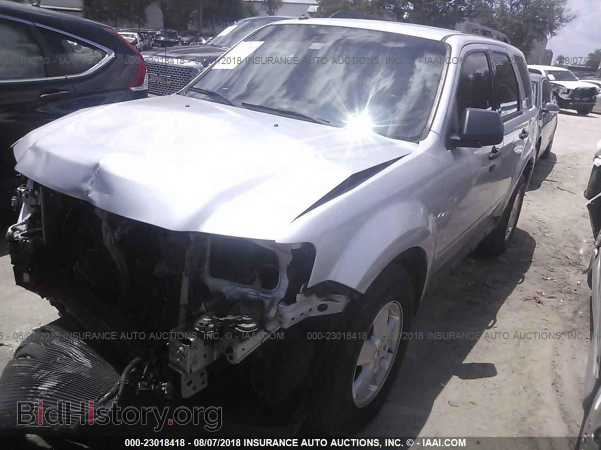 2011 Ford Escape - VIN: 1FMCU0D77BKB47427 - Photo 2