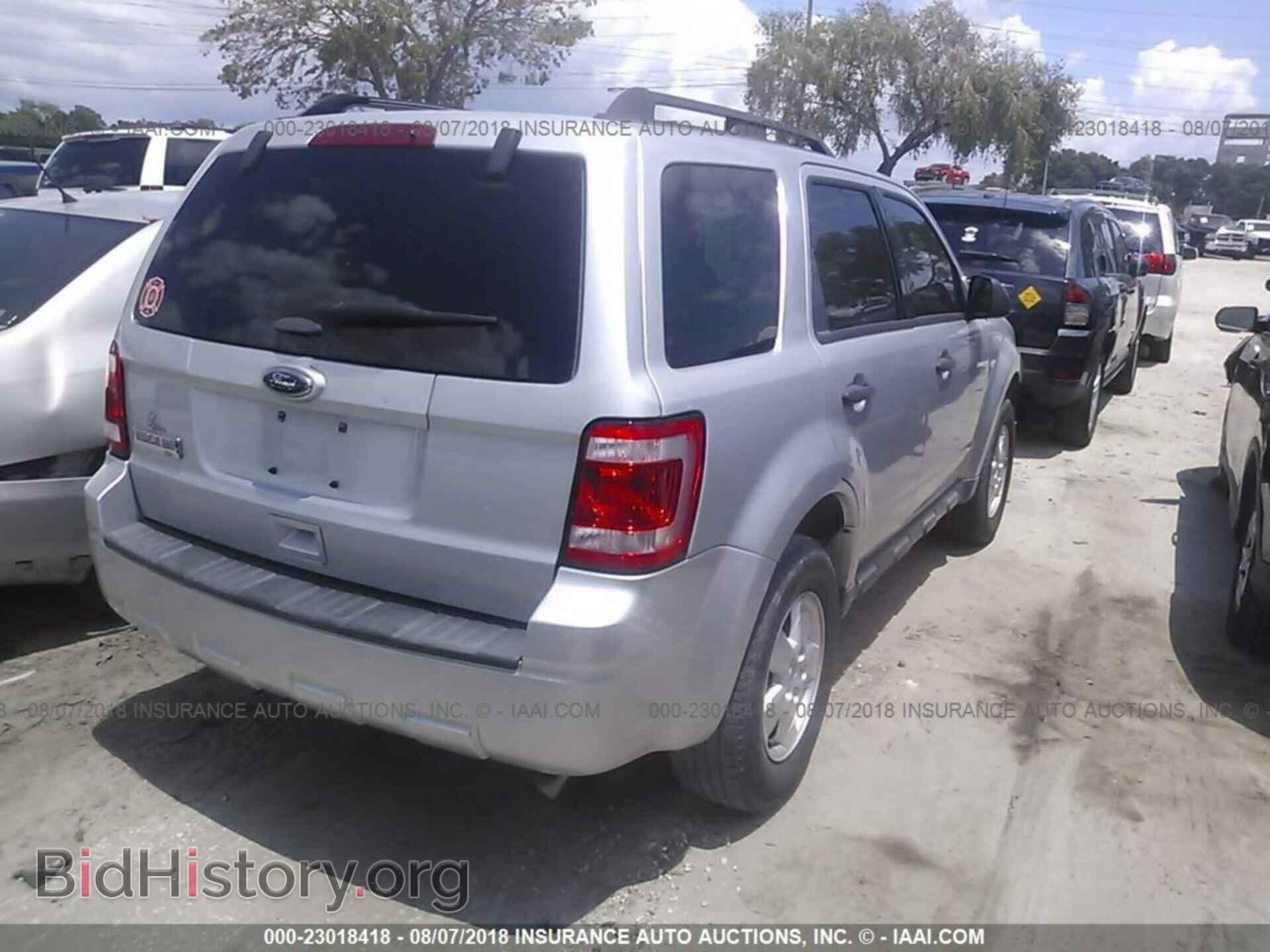 2011 Ford Escape - VIN: 1FMCU0D77BKB47427 - Photo 4