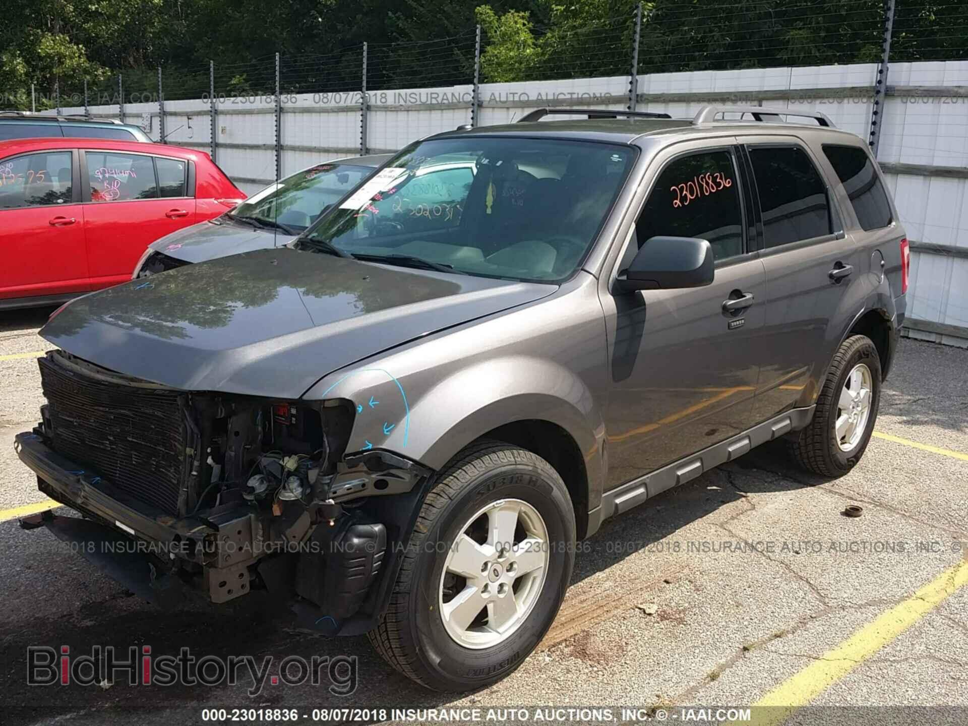 2012 Ford Escape - VIN: 1FMCU0D75CKB82260 - Фото 2