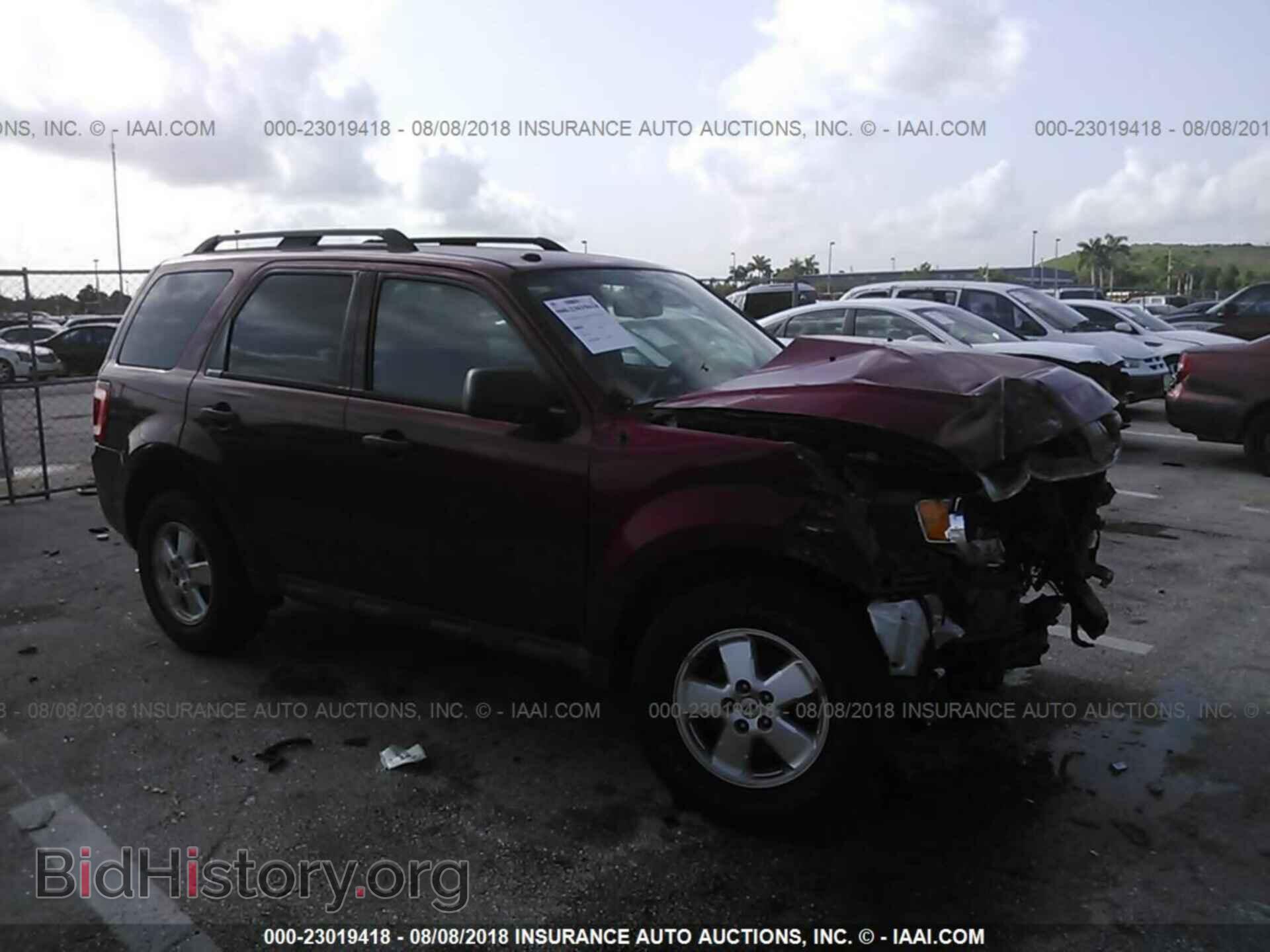 Photo 1FMCU9D74BKB26216 - Ford Escape 2011