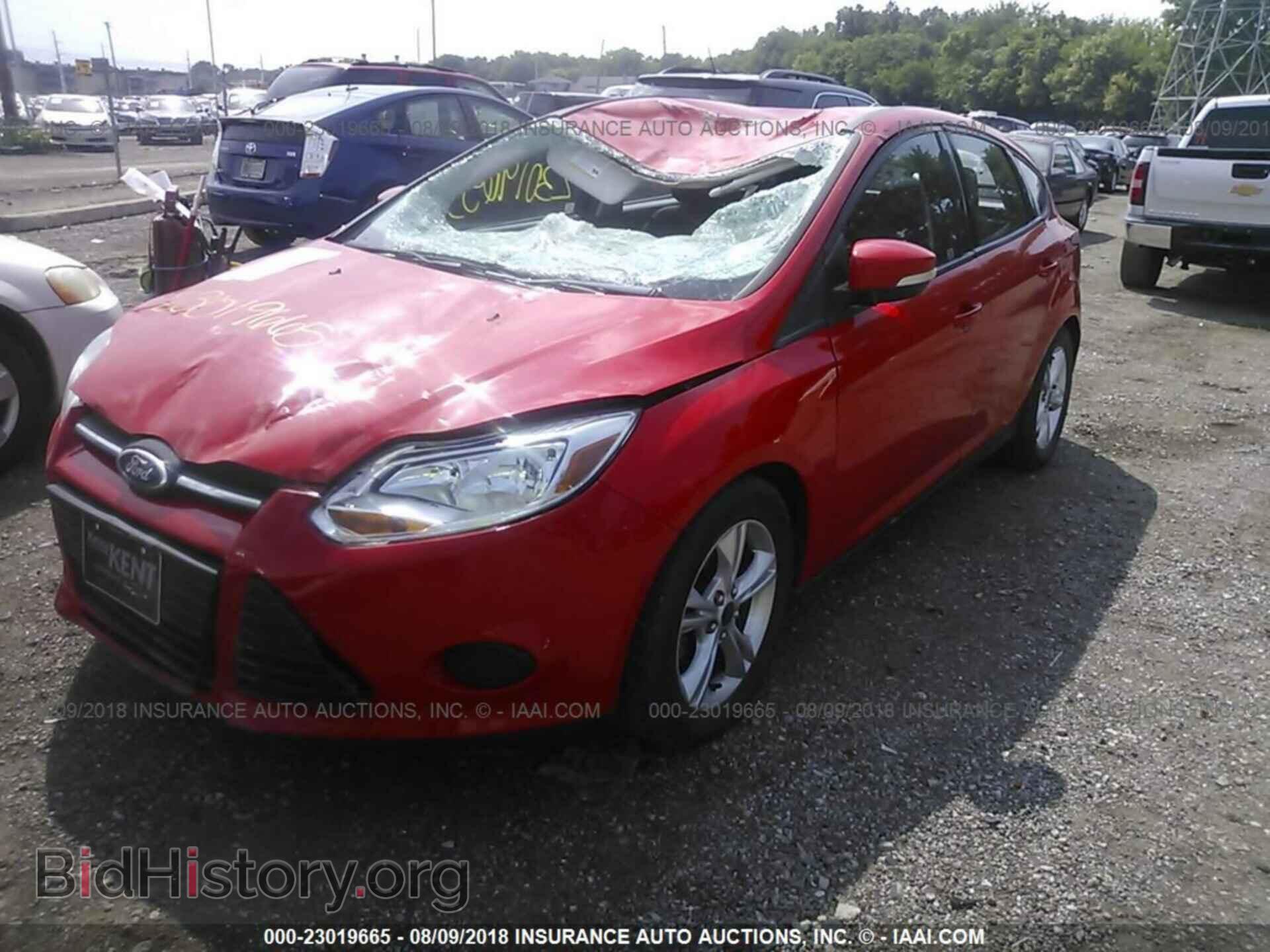2014 Ford Focus - VIN: 1FADP3K22EL157585 - Фото 2
