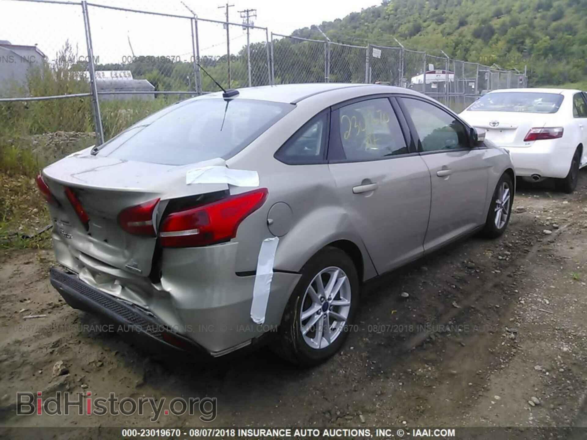 2015 Ford Focus - VIN: 1FADP3F21FL243563 - Photo 4