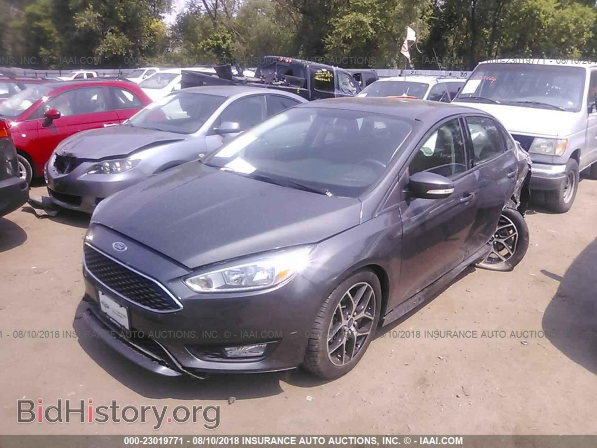 2015 Ford Focus - VIN: 1FADP3F25FL220917 - Photo 2