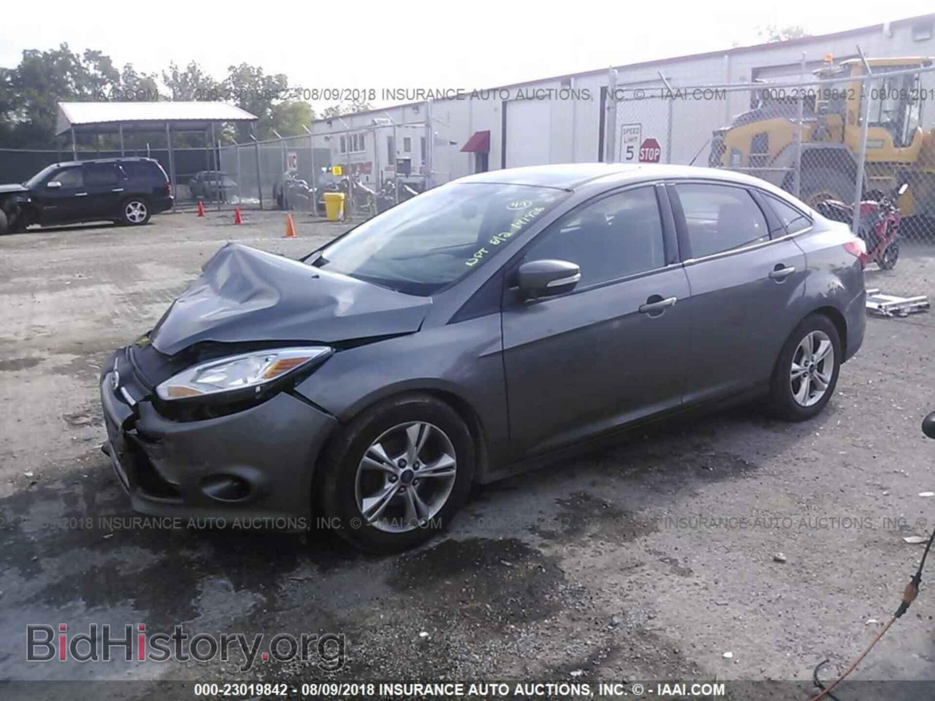 2014 Ford Focus - VIN: 1FADP3F24EL253034 - Photo 2