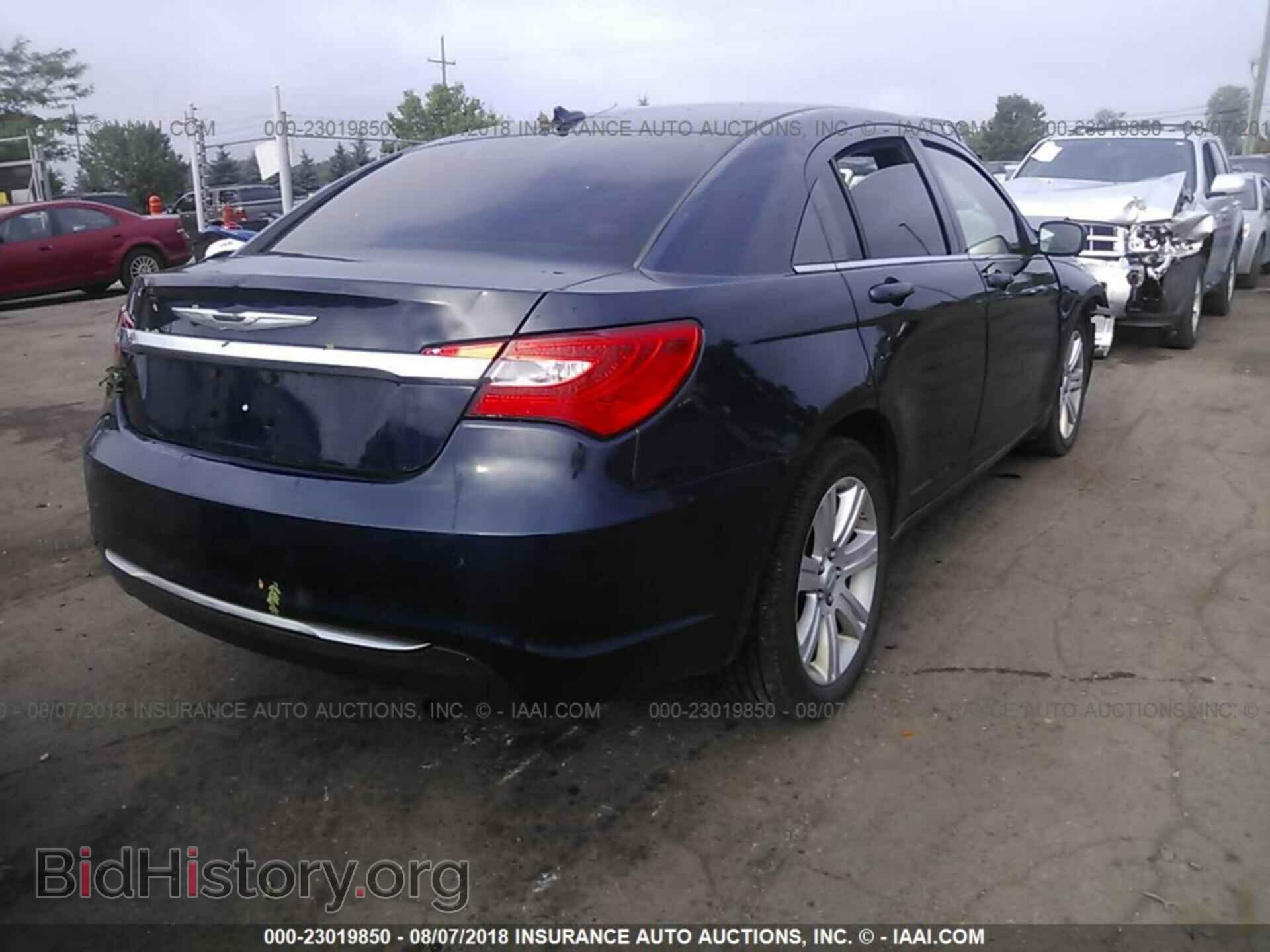 2013 Chrysler 200 - VIN: 1C3CCBBB1DN758361 - Фото 4