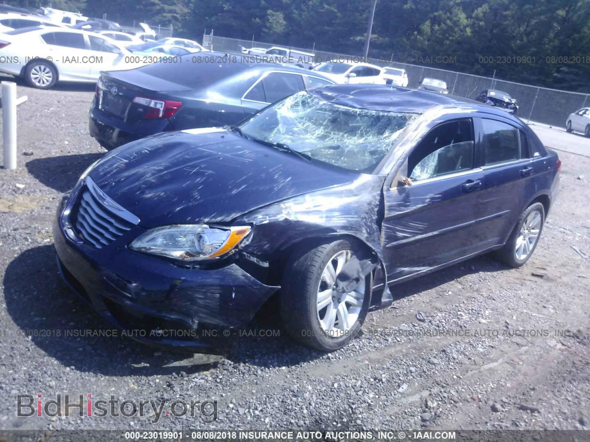 2013 Chrysler 200 - VIN: 1C3CCBBB5DN639244 - Photo 2