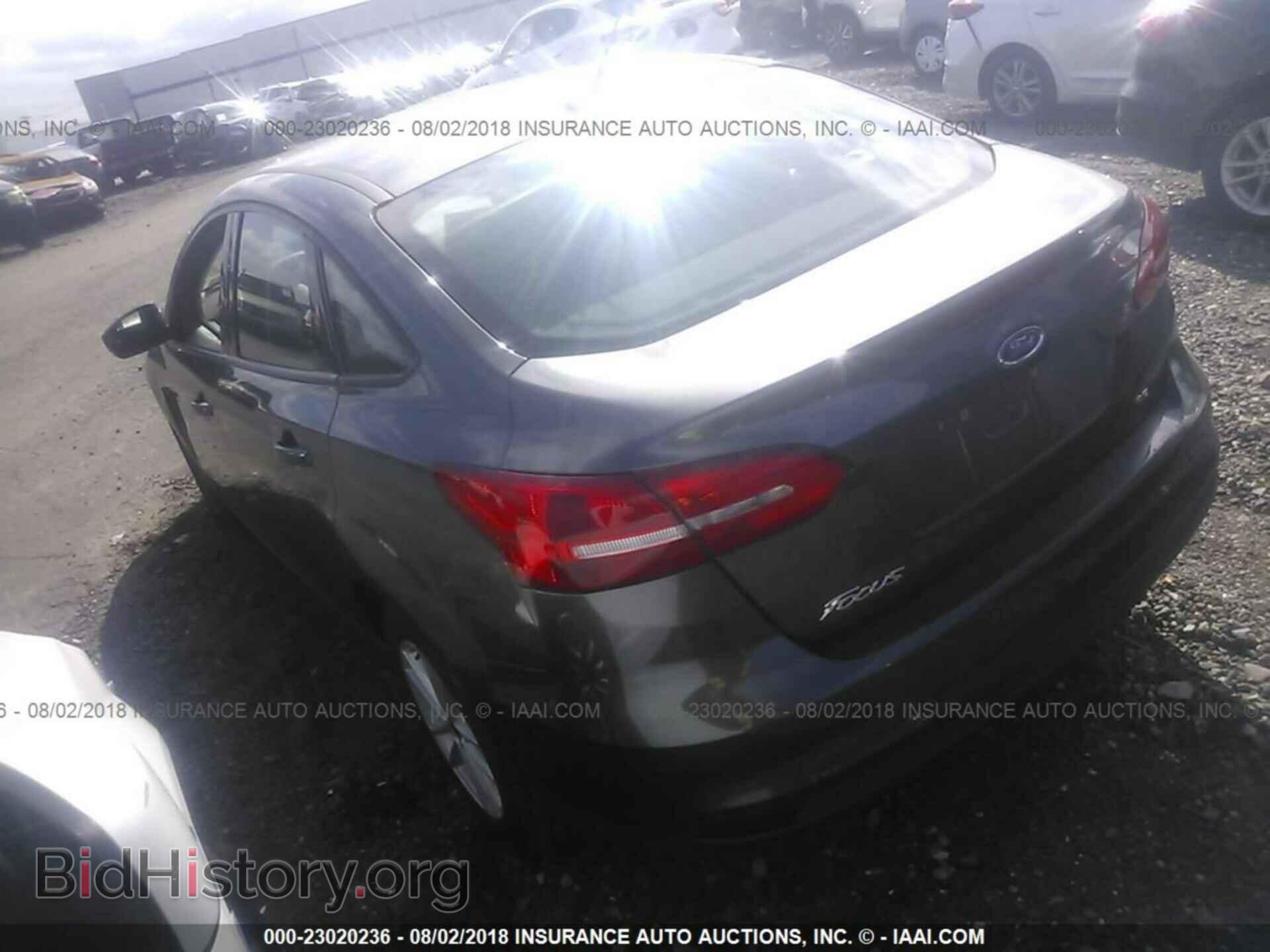 2018 Ford Focus - VIN: 1FADP3F22JL272577 - Фото 3