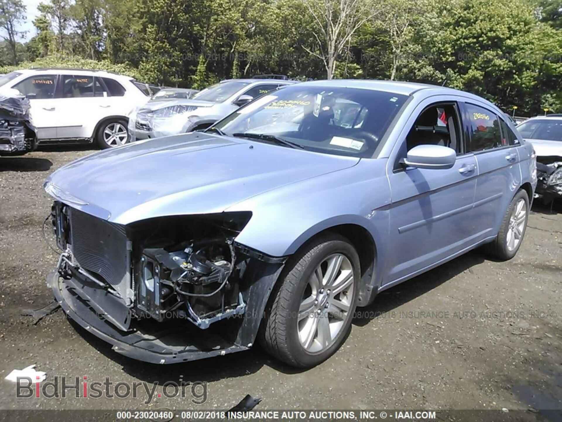 2013 Chrysler 200 - VIN: 1C3CCBAB1DN660304 - Фото 2