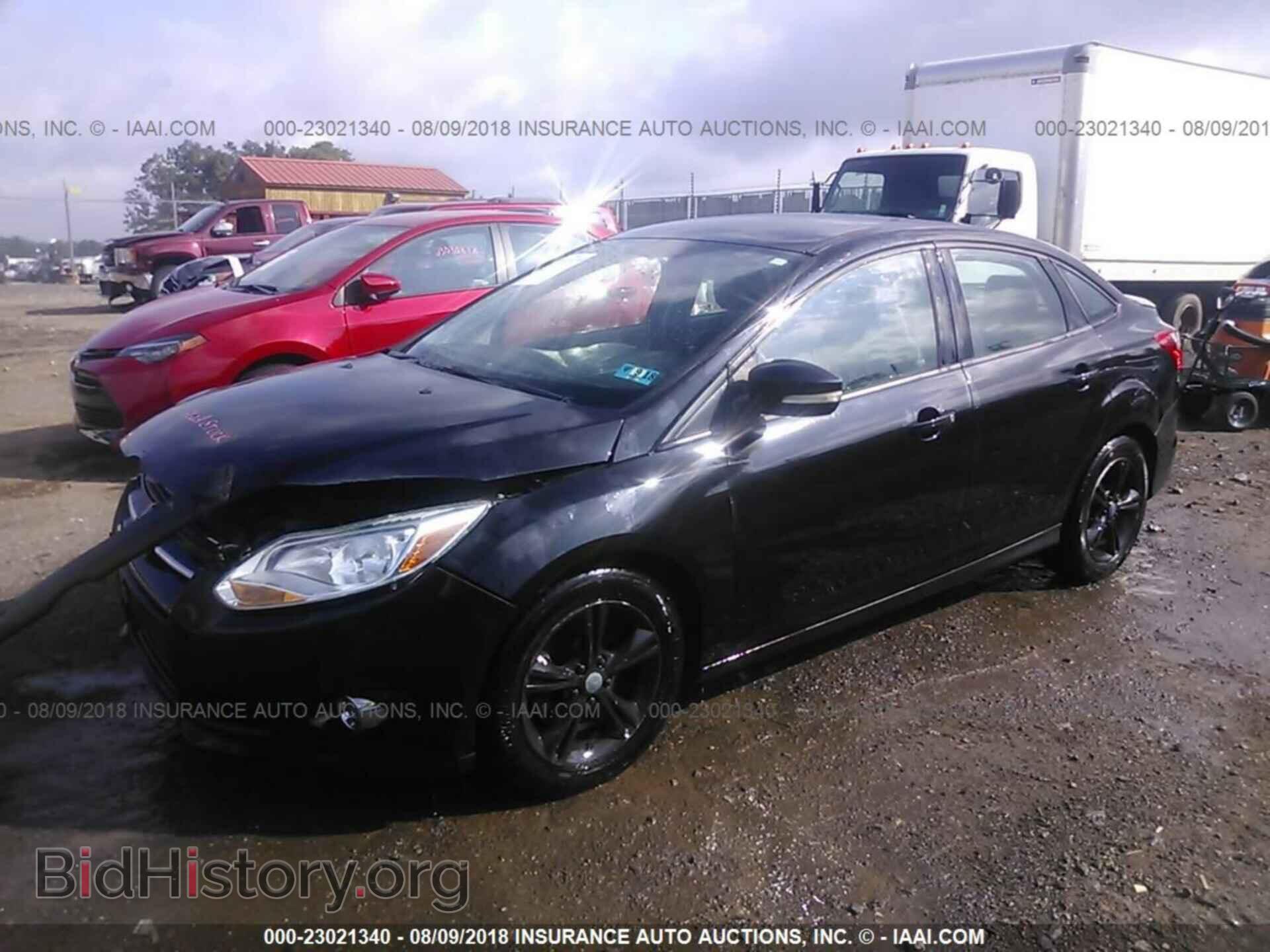 2012 Ford Focus - VIN: 1FAHP3F28CL433826 - Photo 2