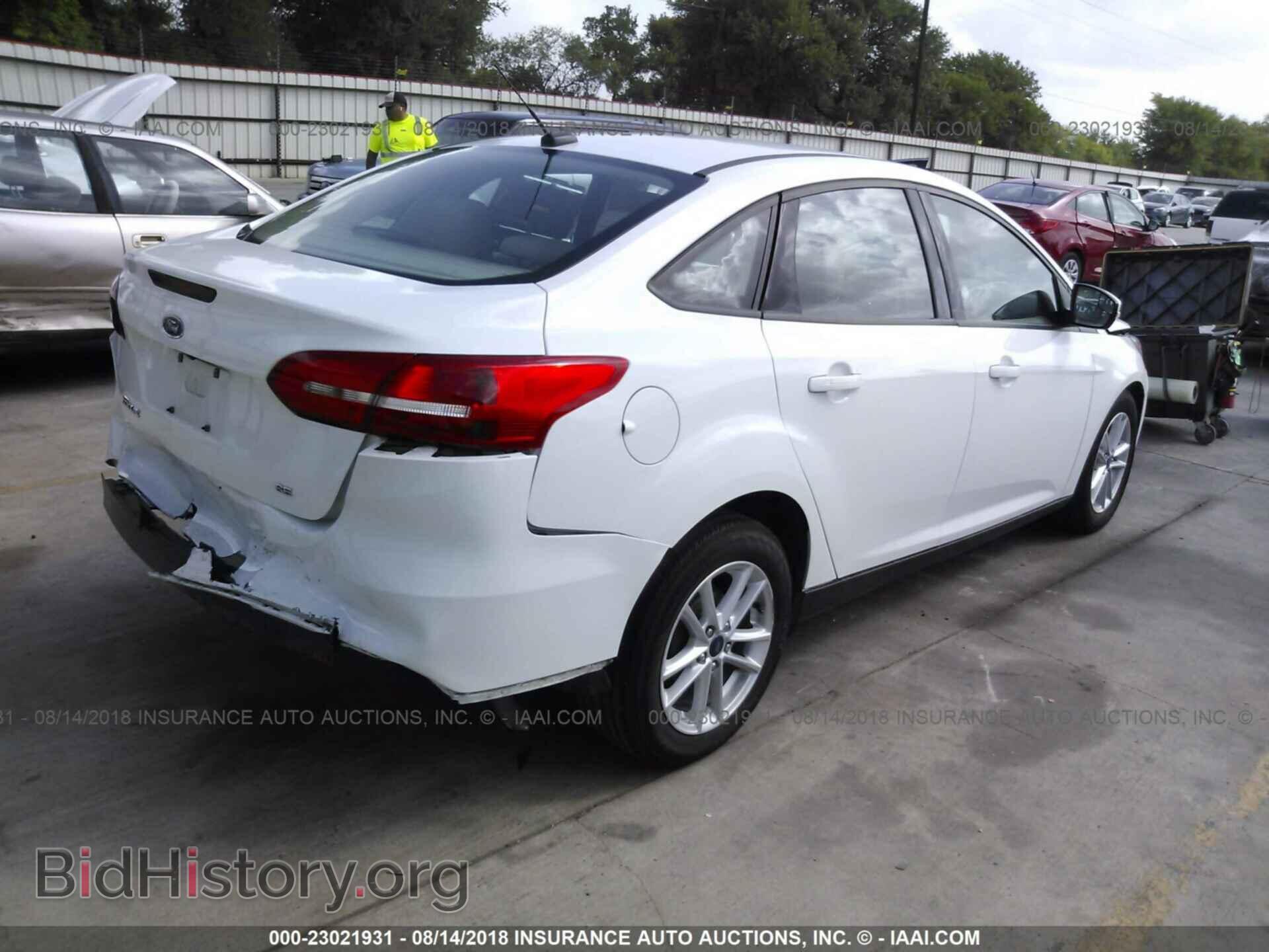 2017 Ford Focus - VIN: 1FADP3F22HL249620 - Фото 4
