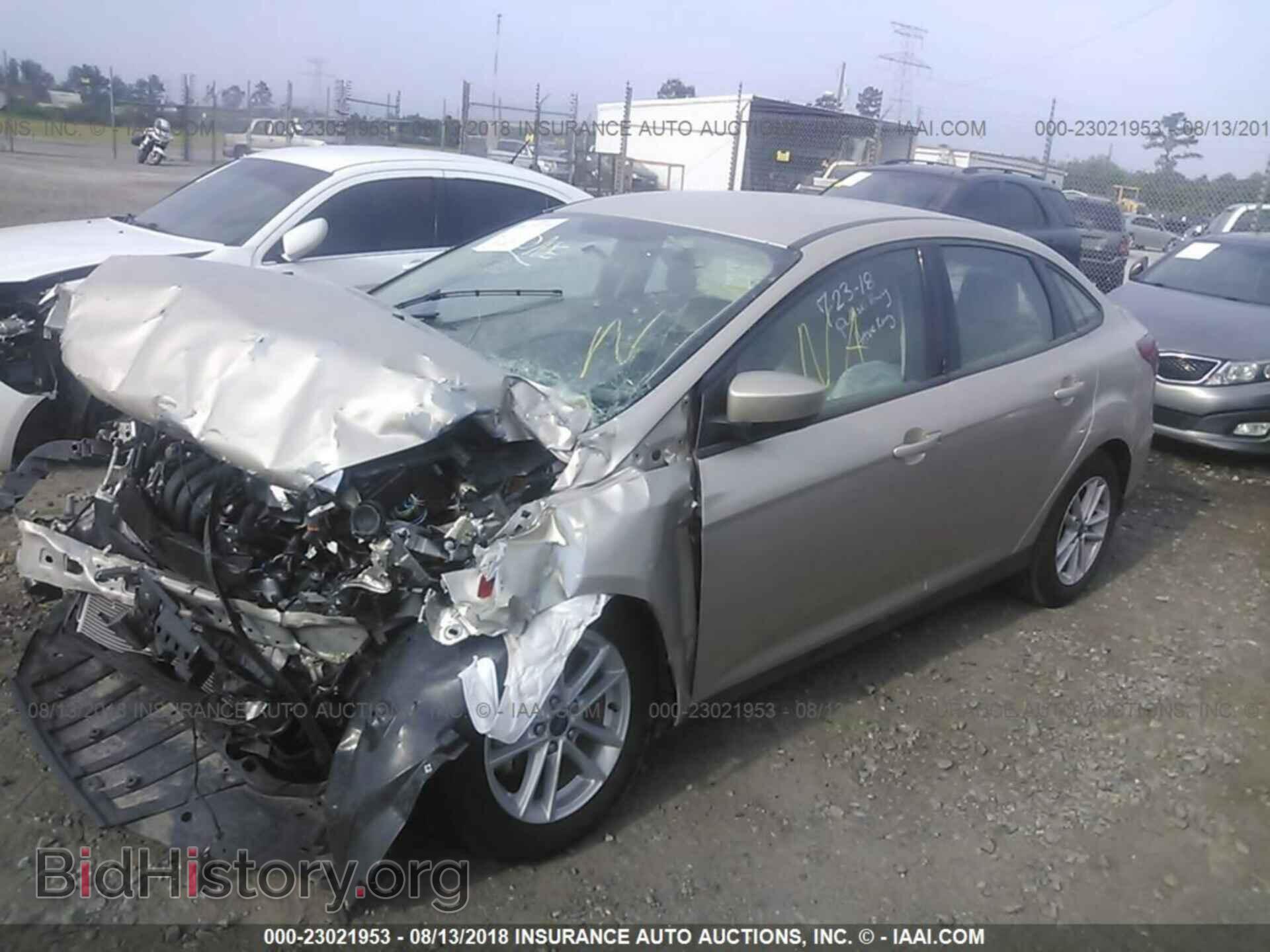 2018 Ford Focus - VIN: 1FADP3F24JL256431 - Photo 2