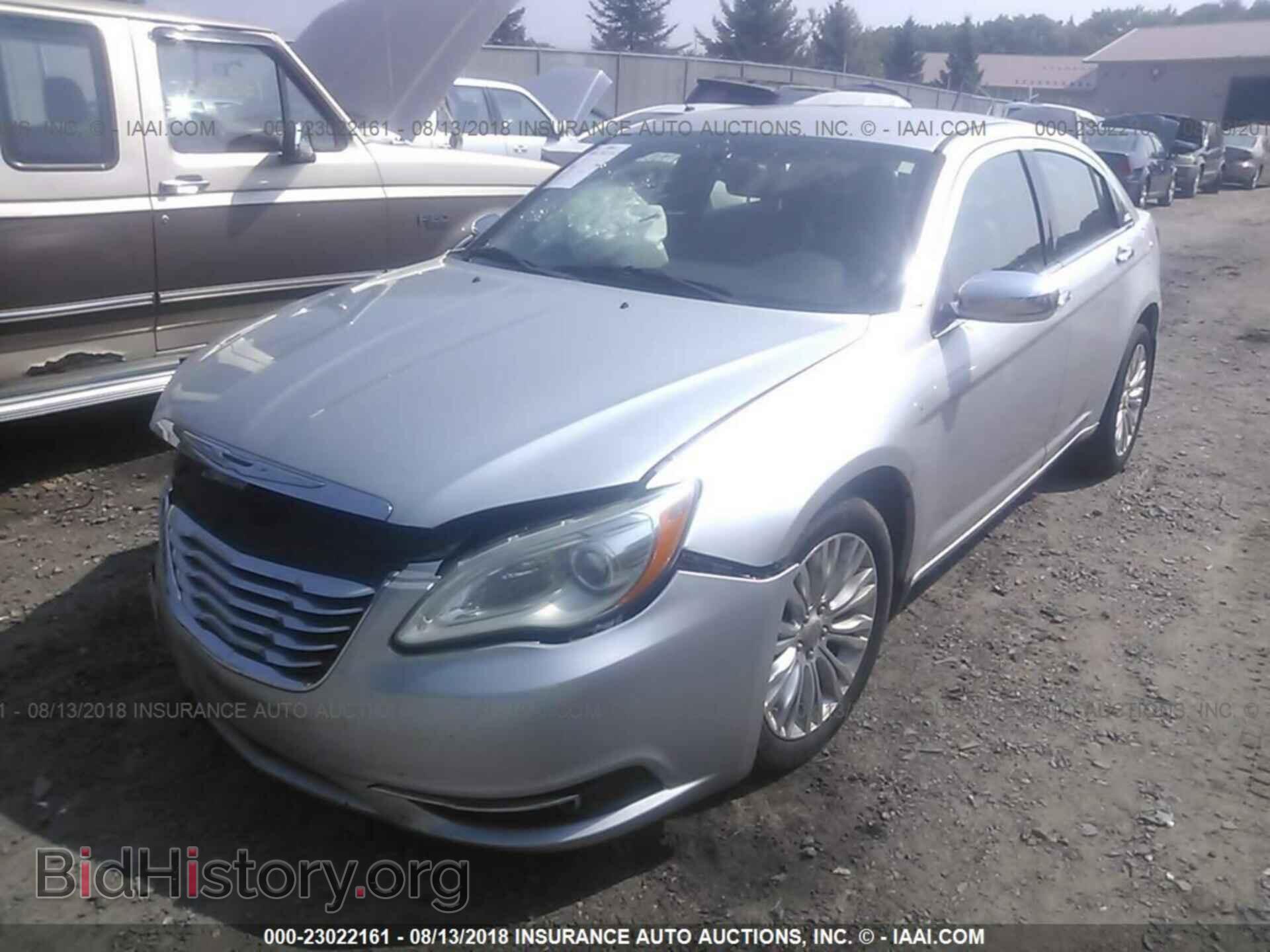 2011 Chrysler 200 - VIN: 1C3BC2FB5BN626447 - Photo 2