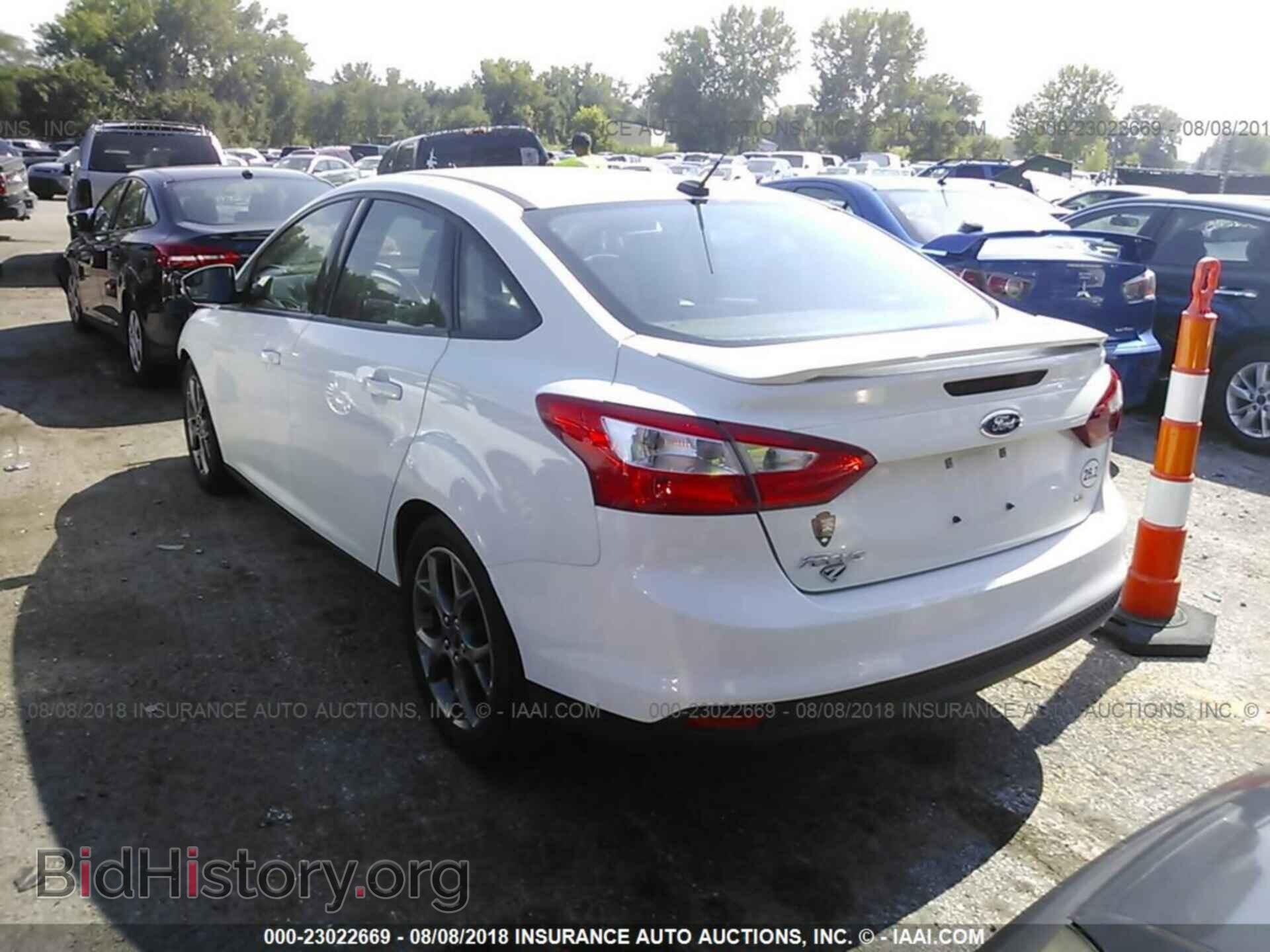 2014 Ford Focus - VIN: 1FADP3F2XEL327458 - Photo 3