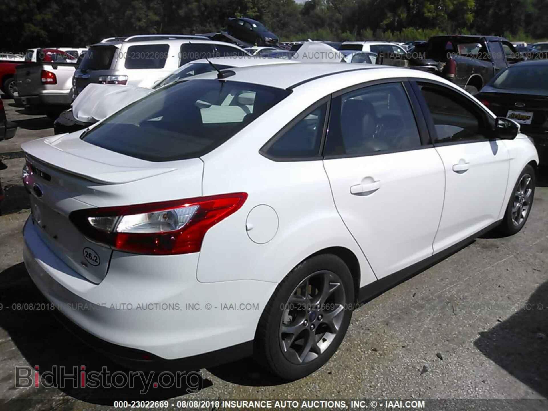 2014 Ford Focus - VIN: 1FADP3F2XEL327458 - Photo 4