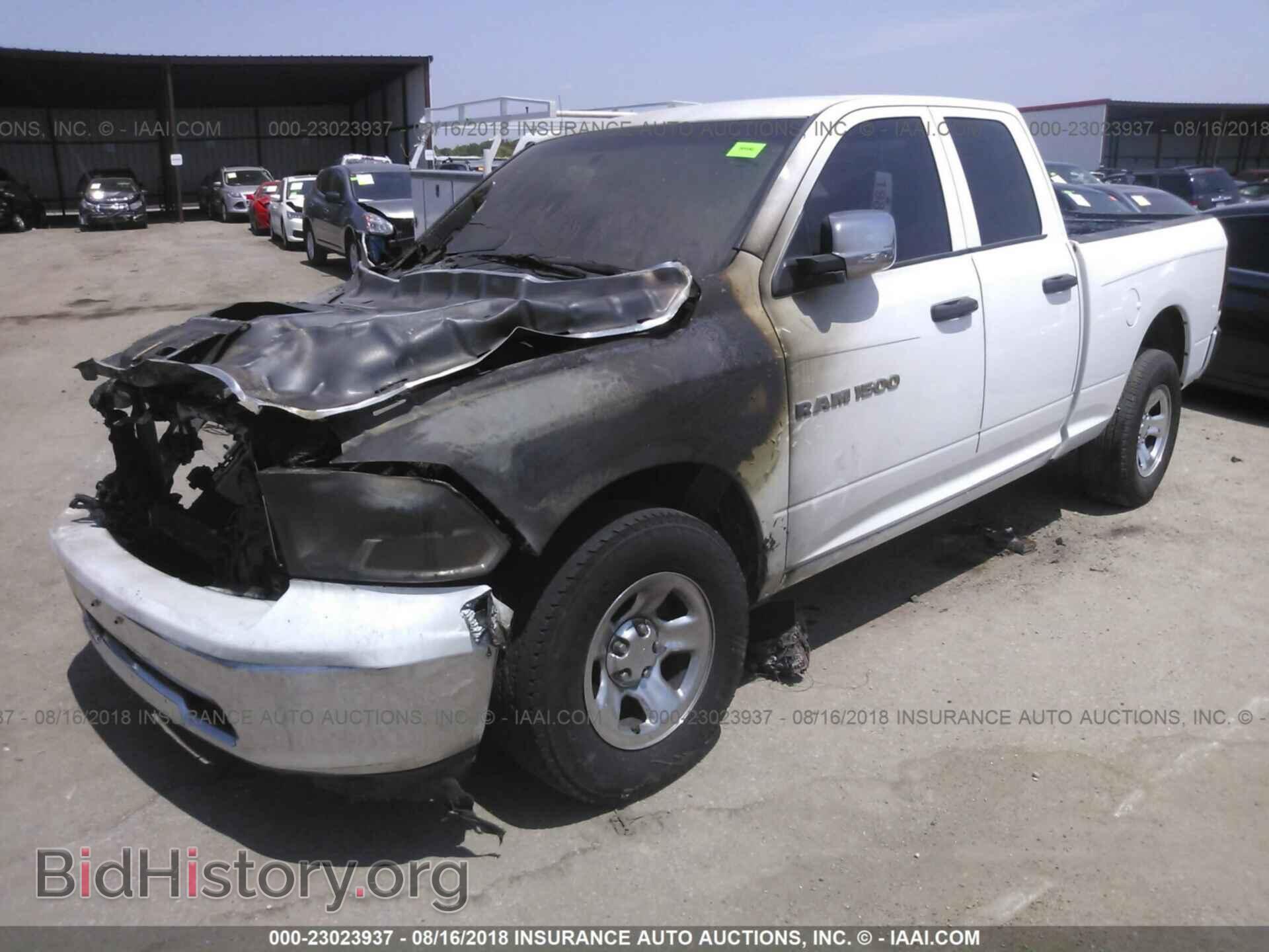 2011 Dodge Ram 1500 - VIN: 1D7RB1GKXBS584242 - Фото 2
