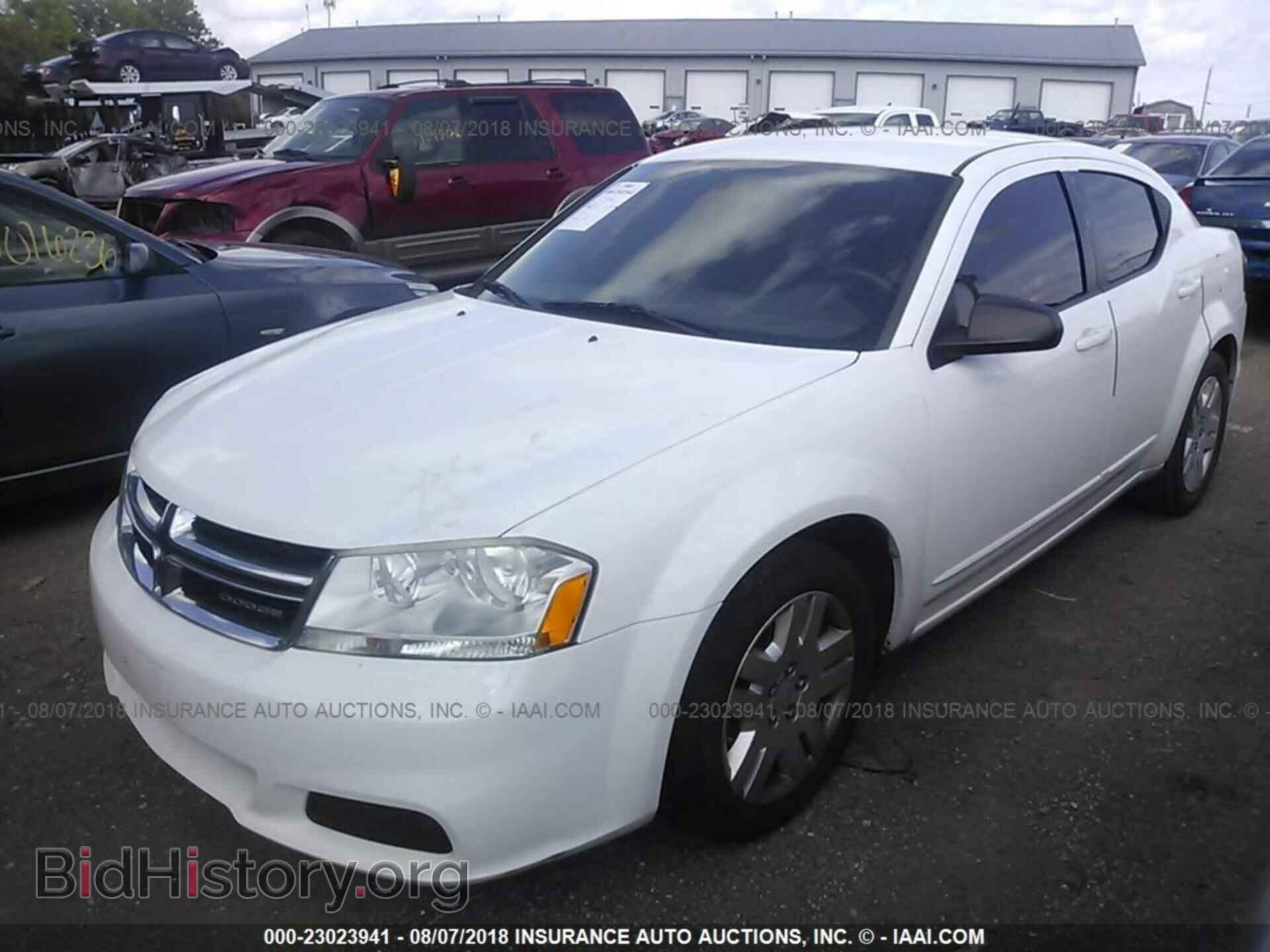 2011 Dodge Avenger - VIN: 1B3BD4FB2BN572725 - Фото 2