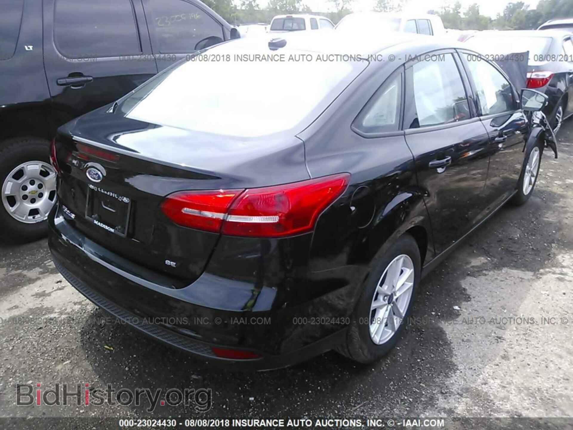 2017 Ford Focus - VIN: 1FADP3F24HL253054 - Photo 4